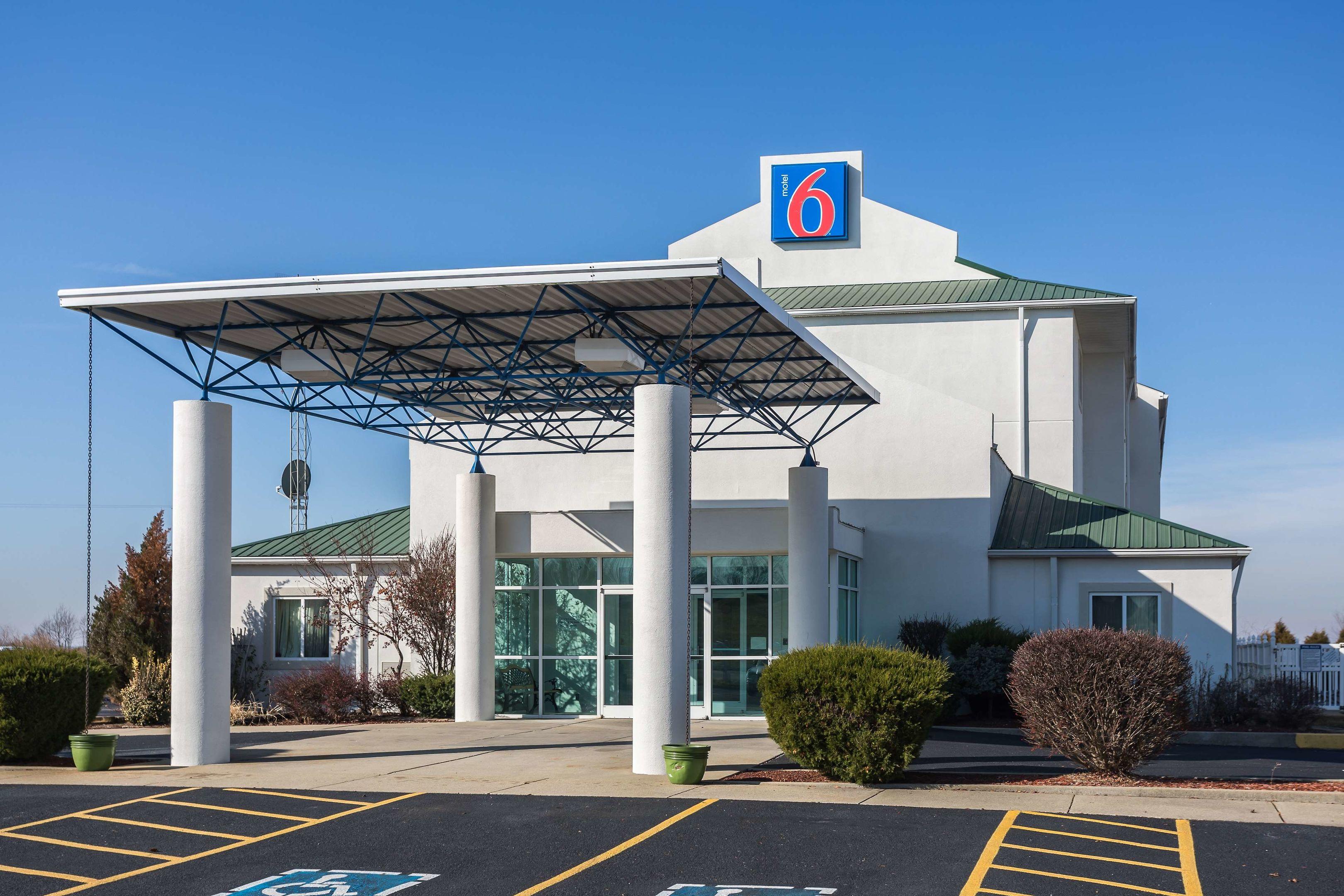 Motel 6 Dale — photo 3
