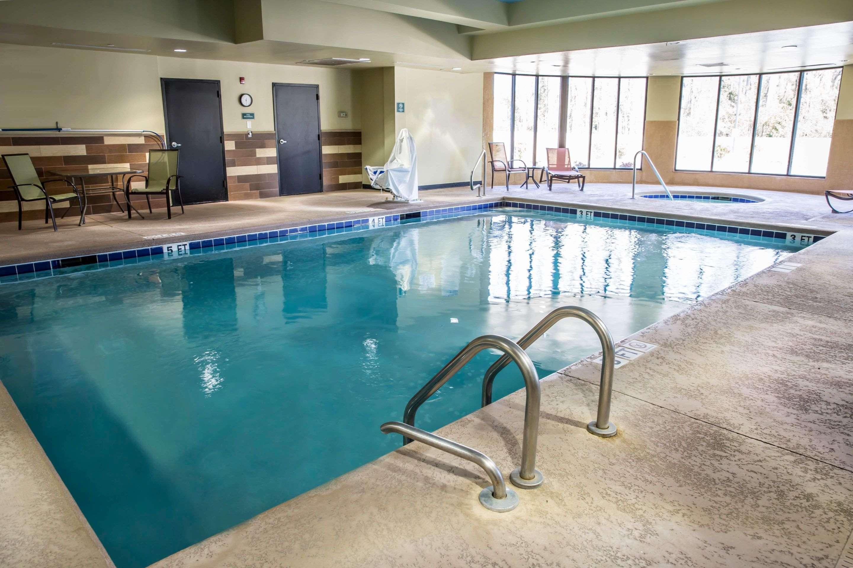 Comfort Suites — photo 5