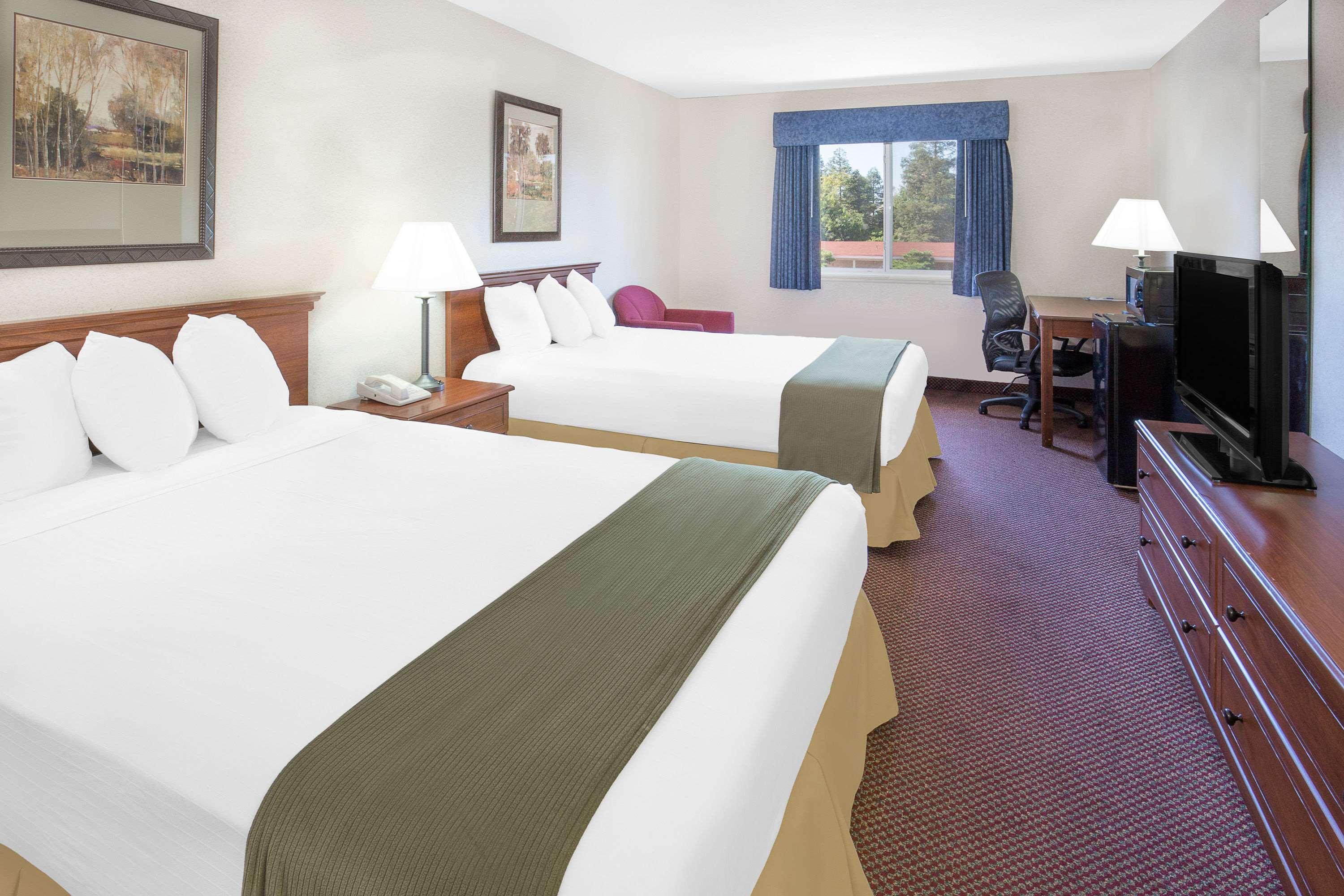 Baymont Inn & Suites Willows — photo 5