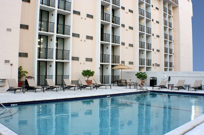Courtyard Miami Downtown/Brickell Area — photo 4