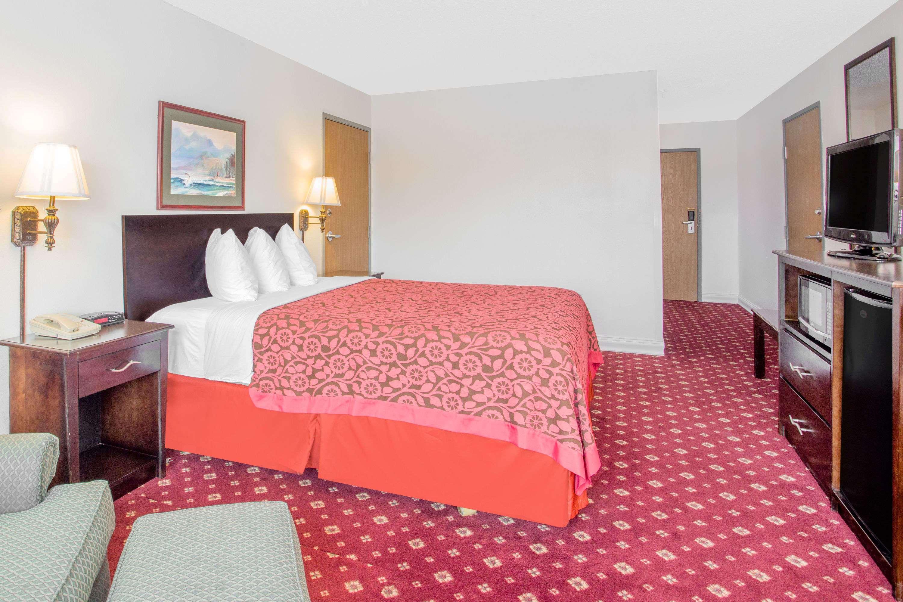 Days Inn Lake Village — photo 4