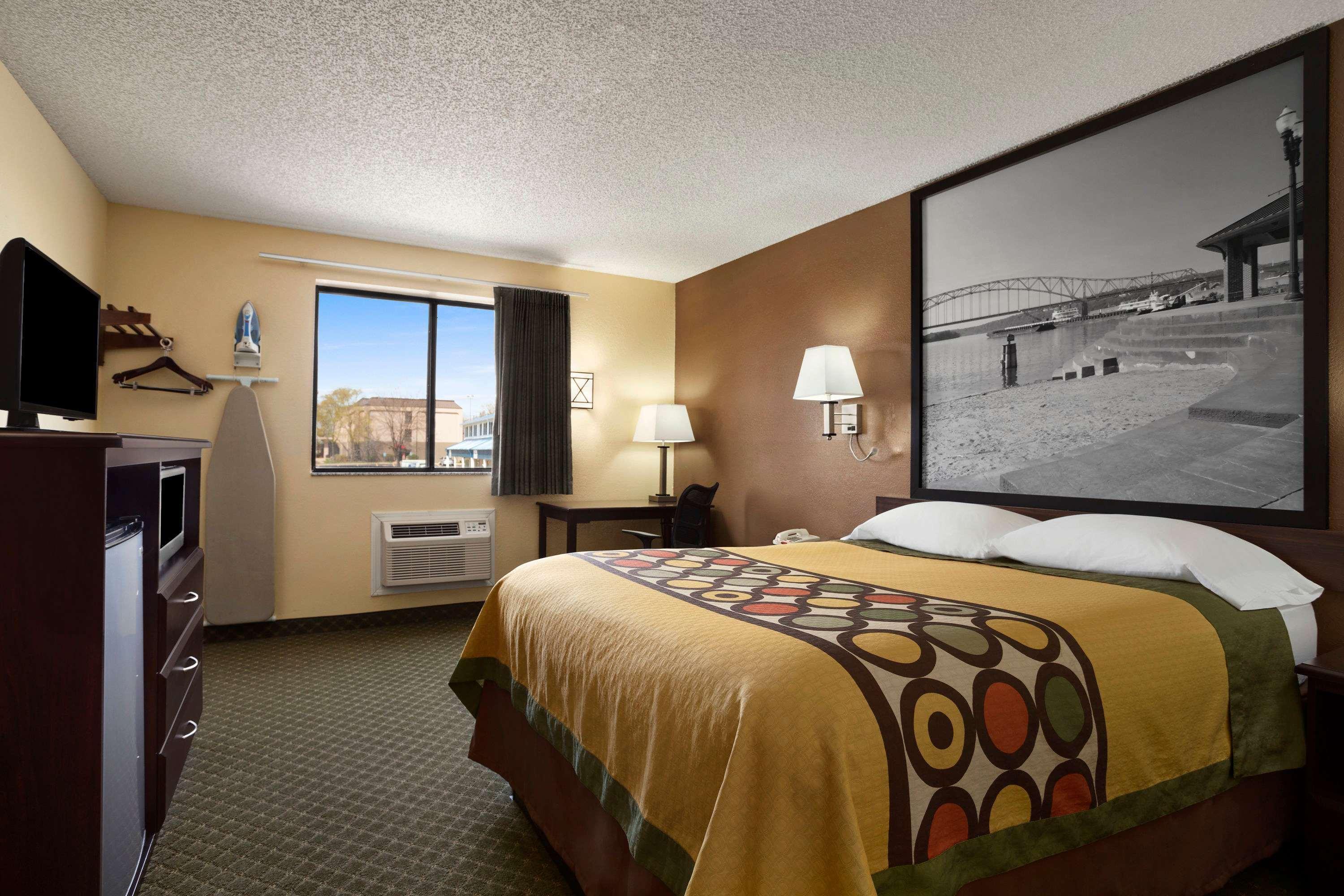 Super 8 by Wyndham Cedar Rapids — photo 5