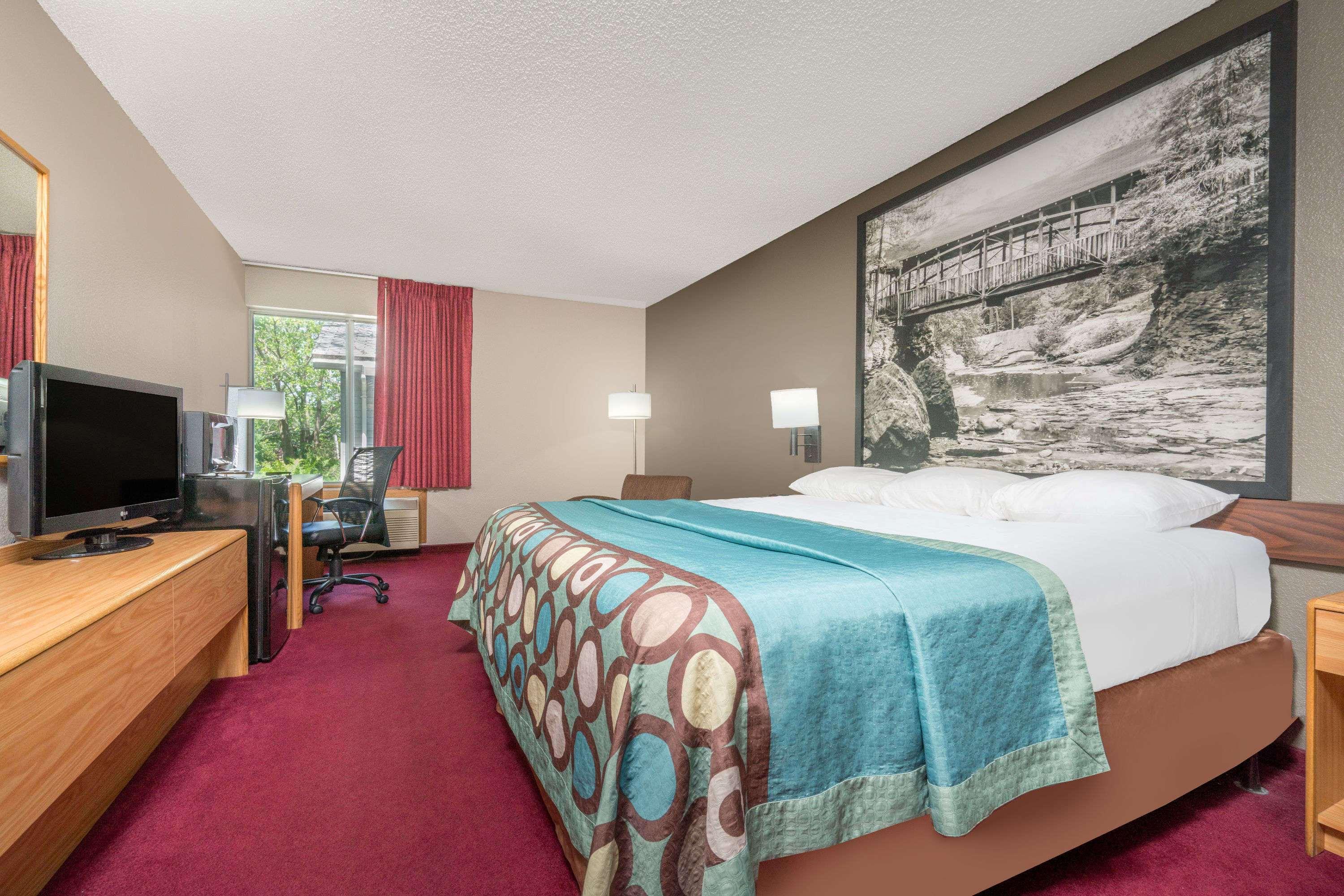 Super 8 by Wyndham Menomonie WI — photo 5