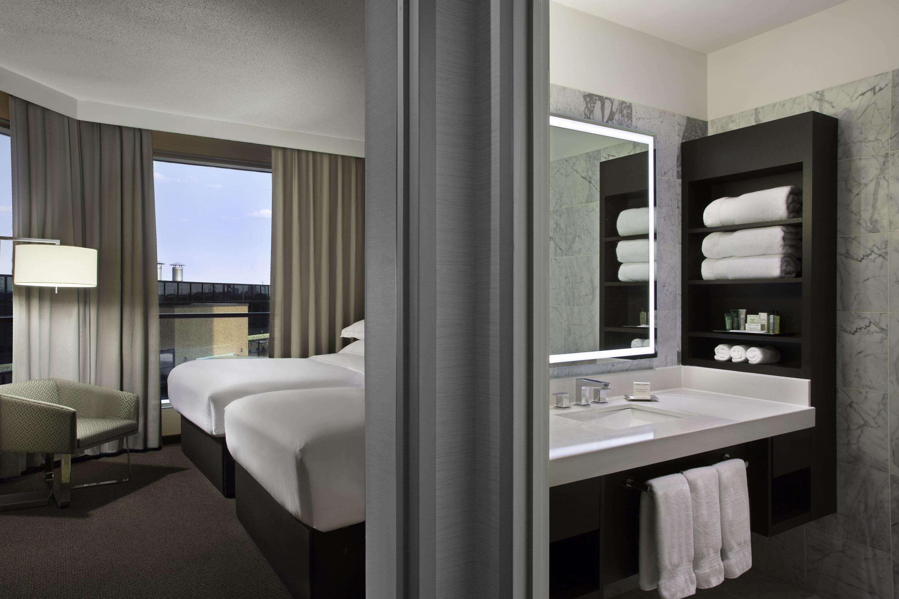 Hilton Suites Toronto Markham Conference Centre & Spa — photo 3