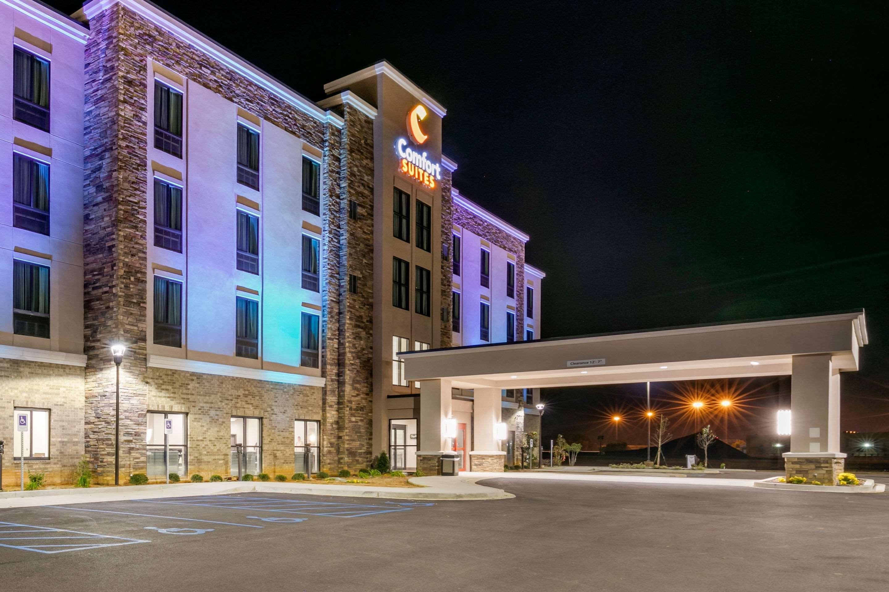 Comfort Suites — photo 4