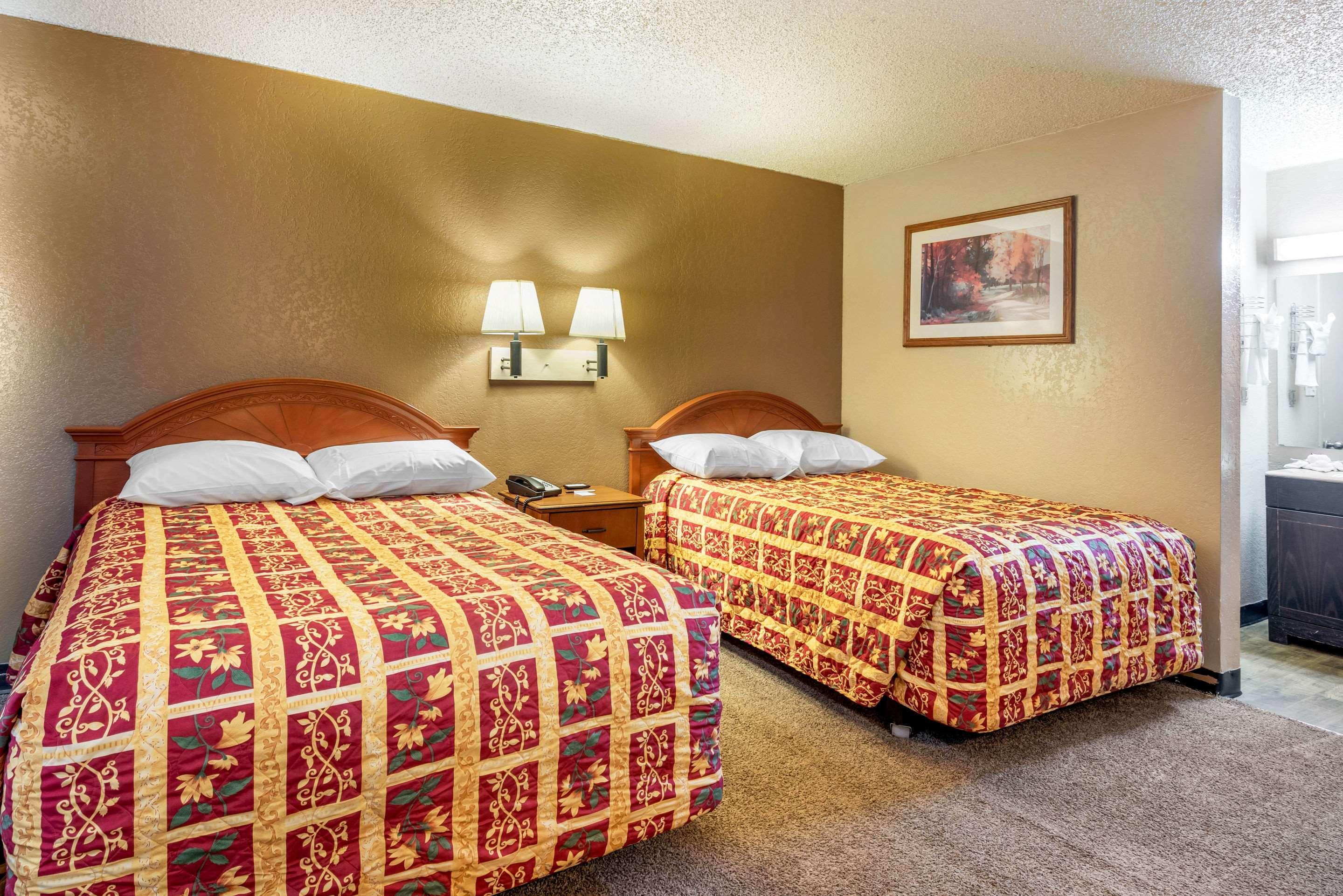 Rodeway Inn Pueblo — photo 4