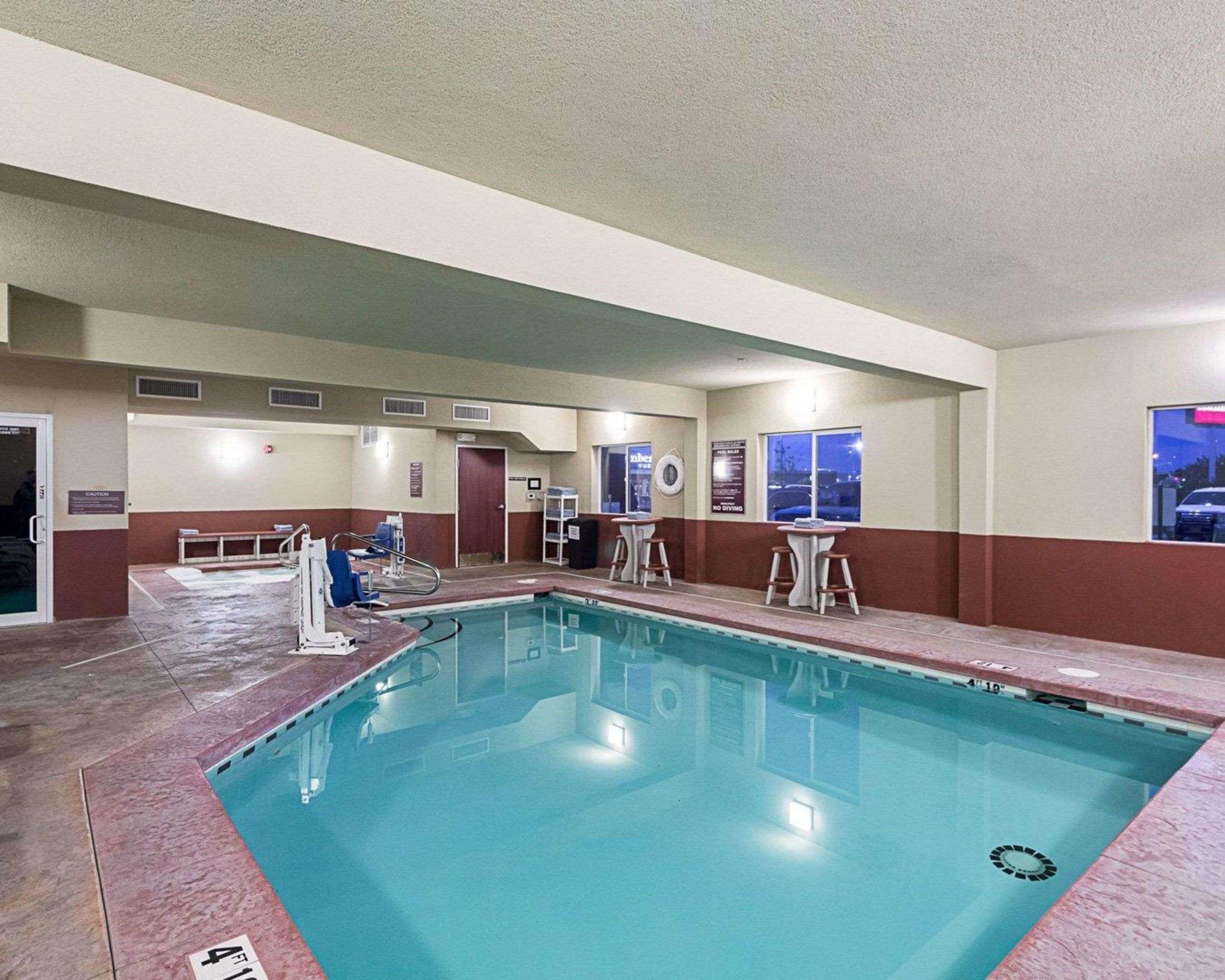 Comfort Suites Airport — photo 4