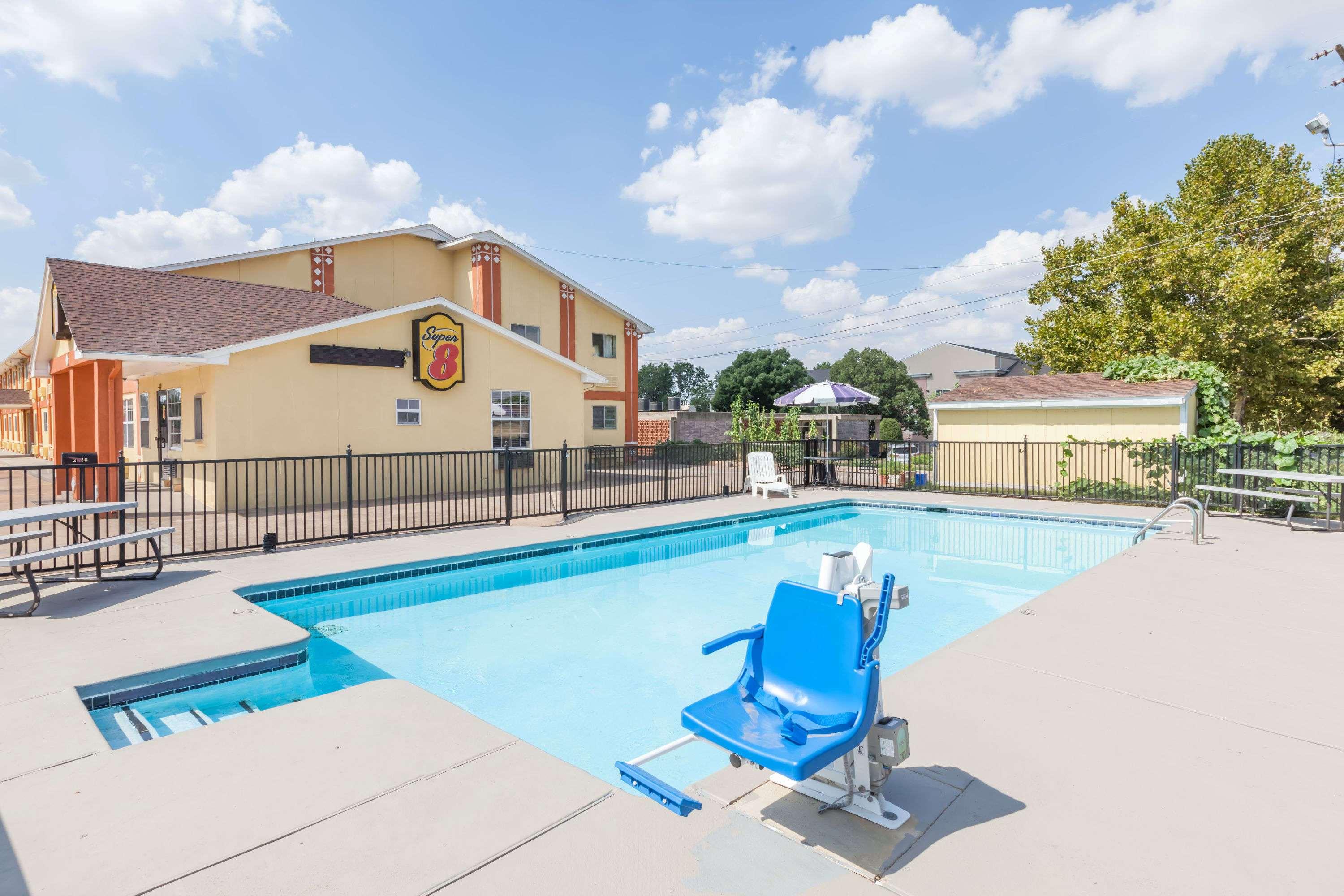 Super 8 by Wyndham Chickasha — photo 3
