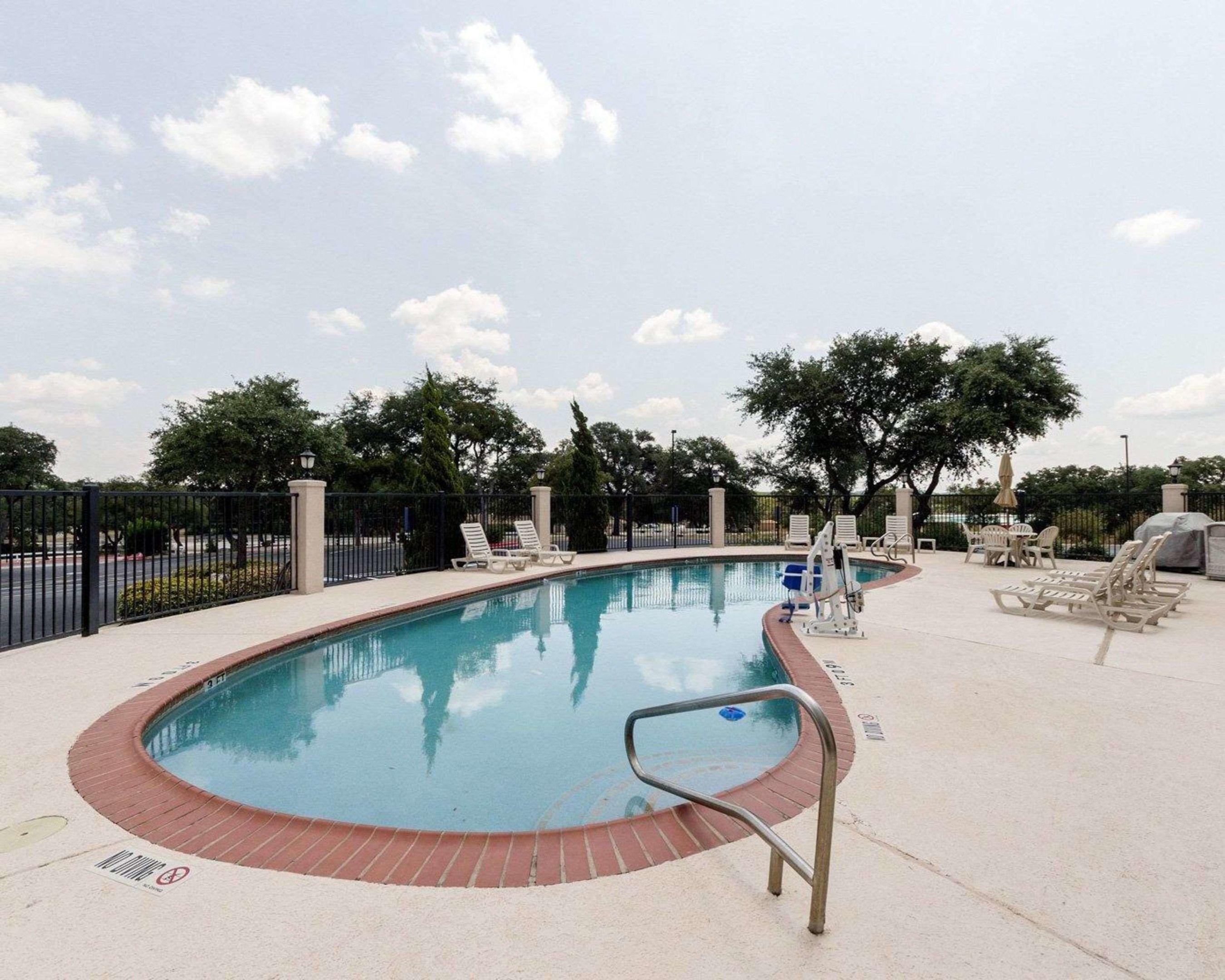 Comfort Inn & Suites Burnet — photo 5