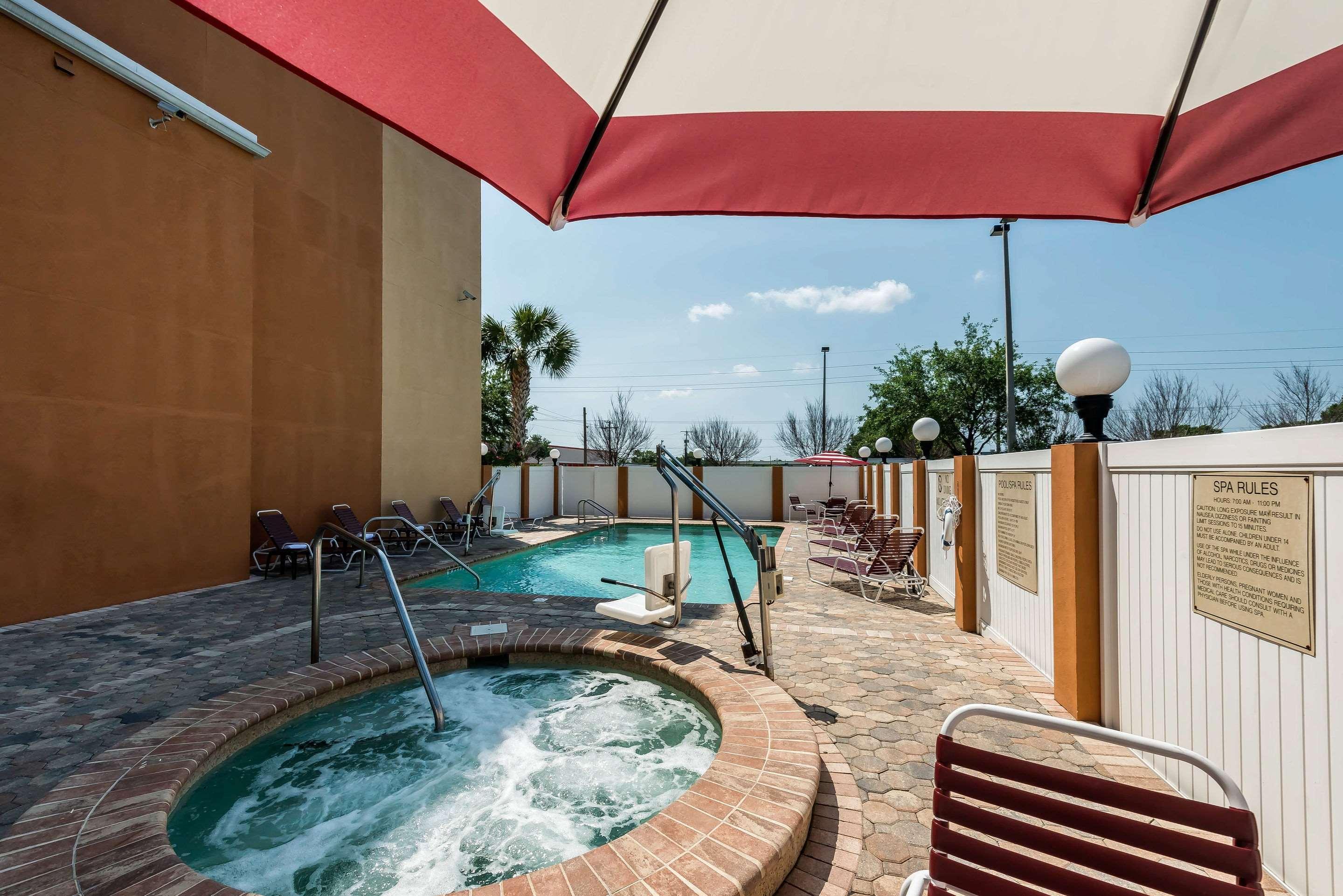 Comfort Suites Near Raymond James Stadium — photo 4
