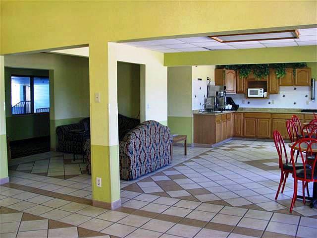 Quad City Inn — photo 5