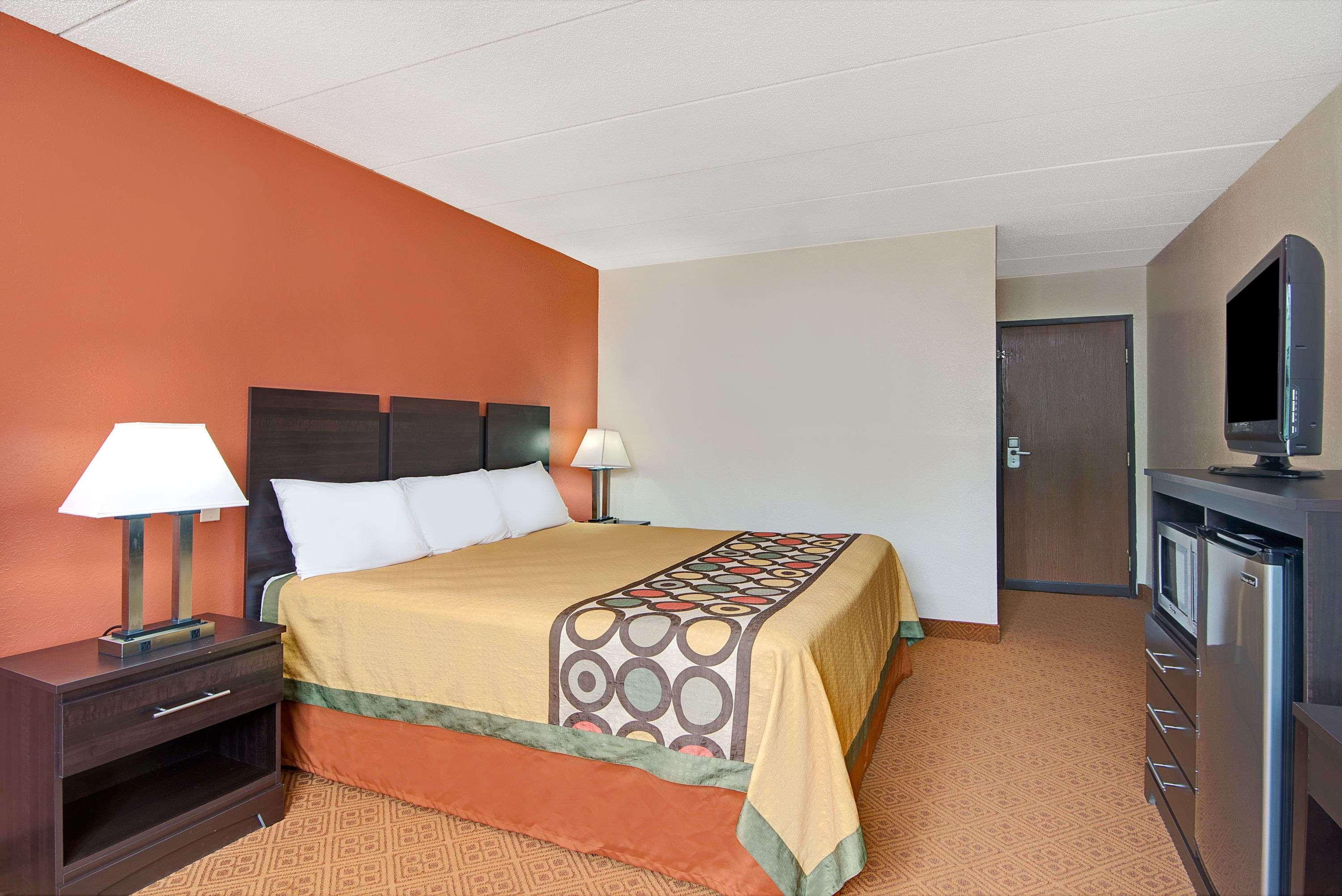 Super 8 by Wyndham Stamford/New York City Area — photo 4