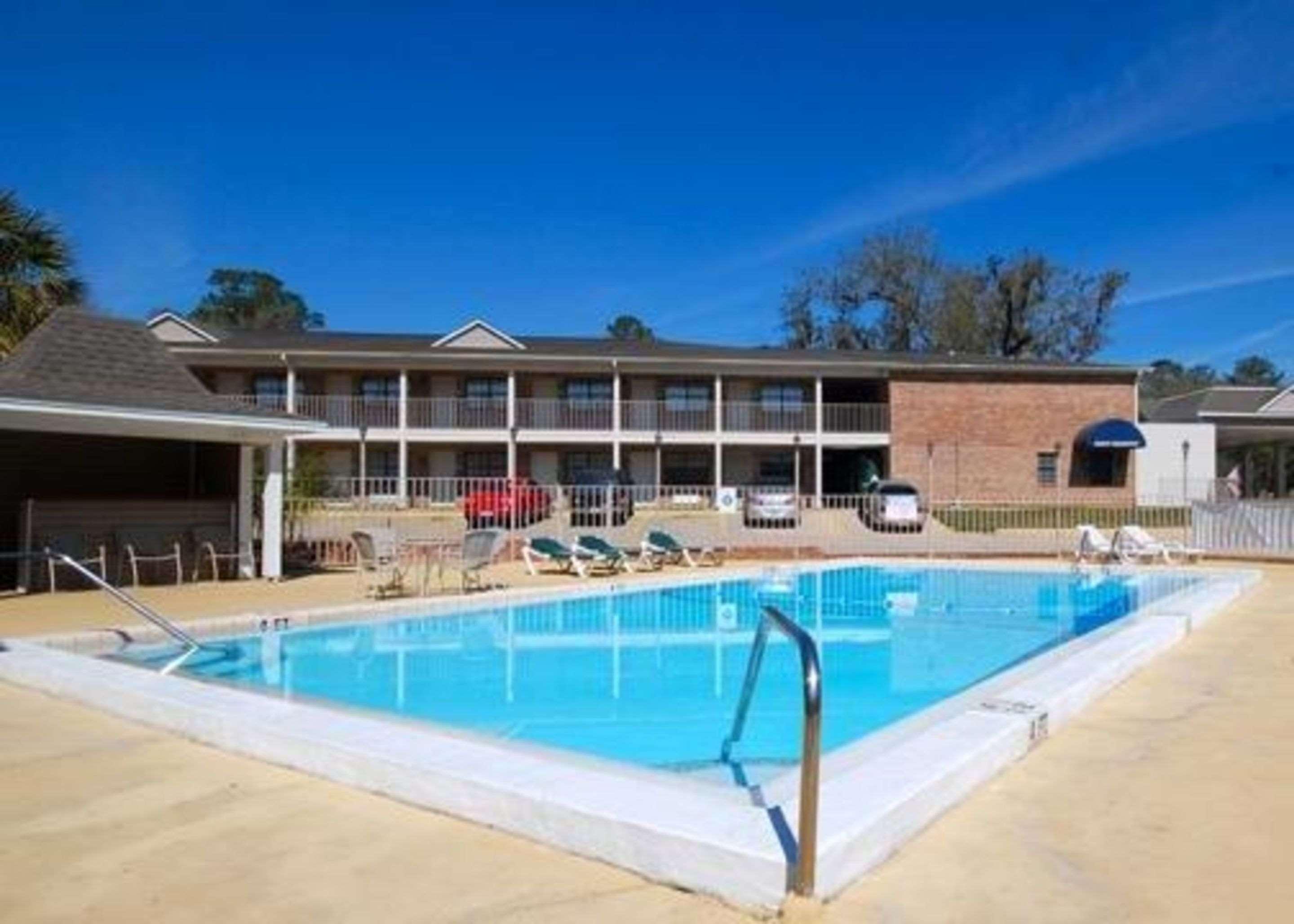 Suburban Extended Stay Hotel Tallahassee Near University — photo 3