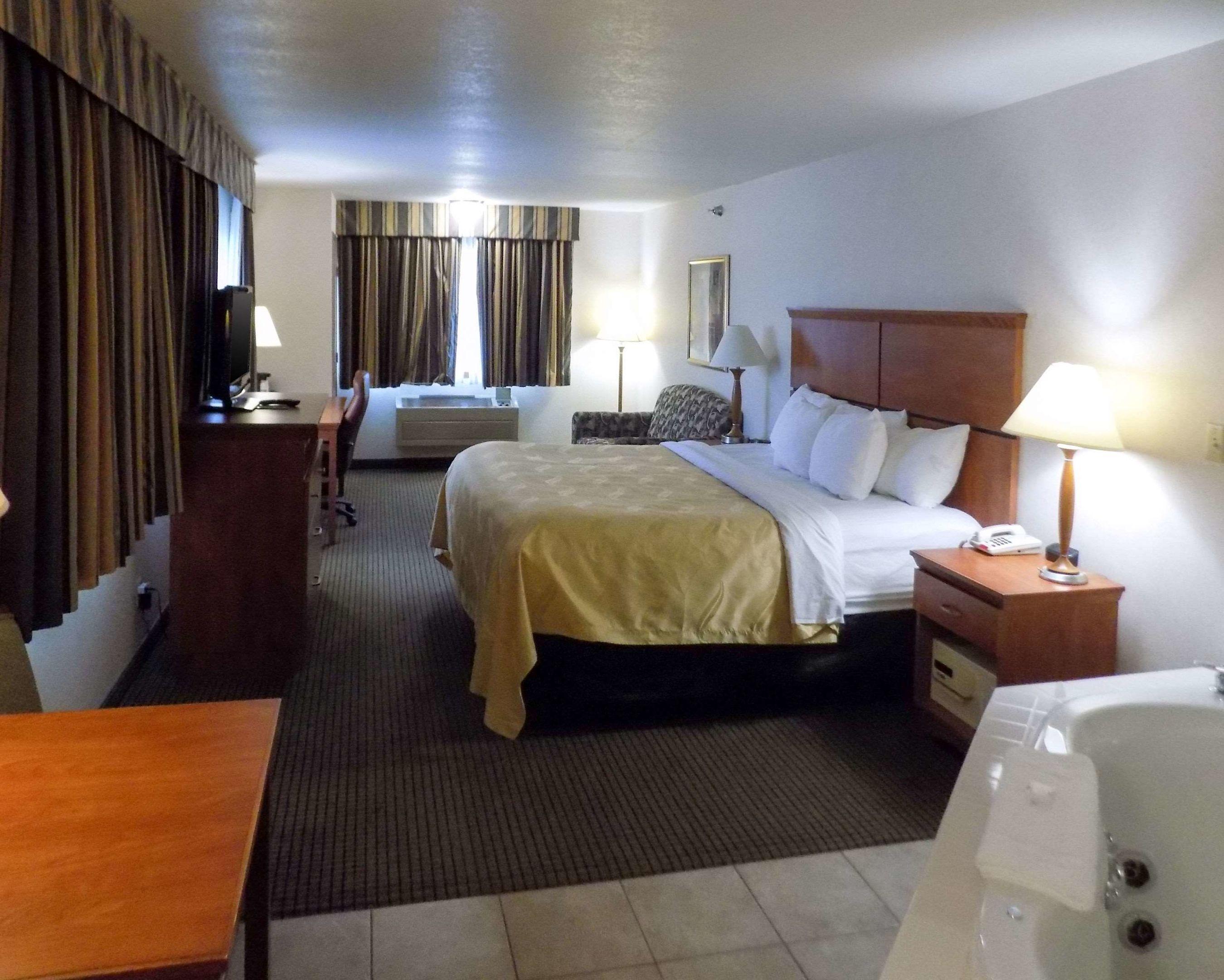 Quality Inn Pierre — photo 4