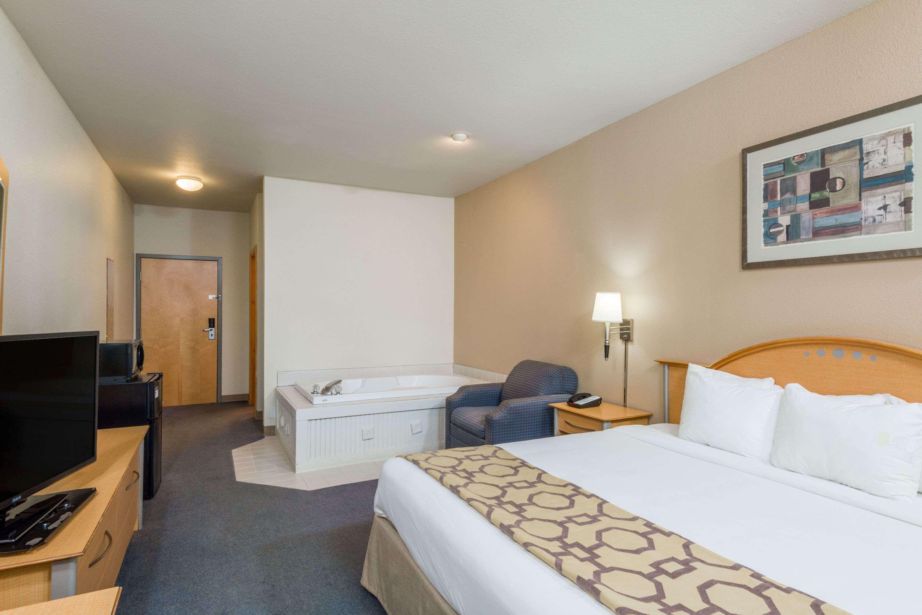 Baymont Inn & Suites Noblesville — photo 4