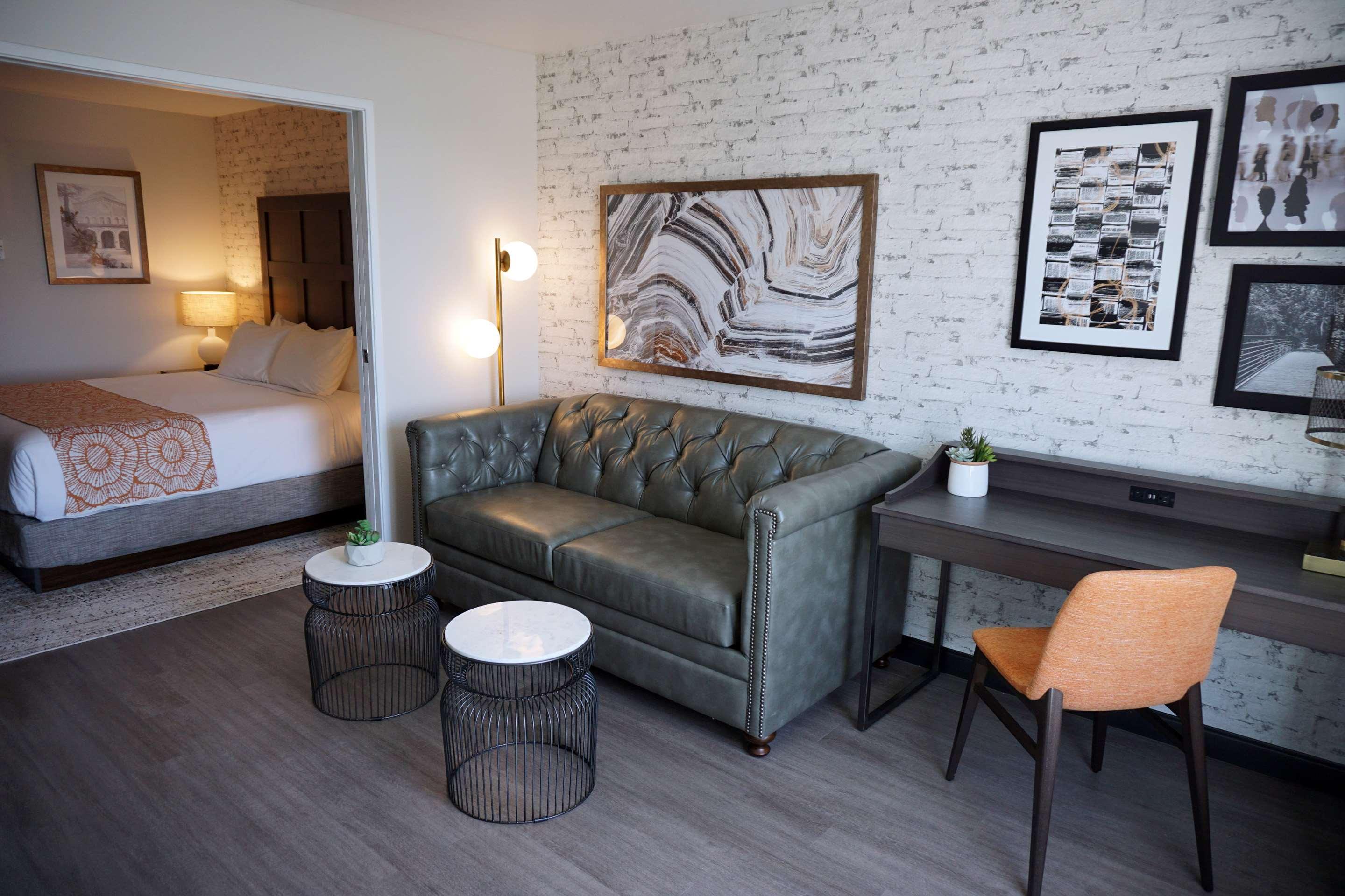 Oxford Suites Chico — photo 5