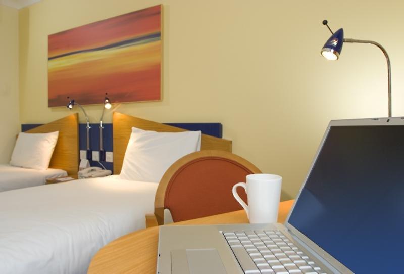 Holiday Inn Express Stoke-On-Trent — photo 5