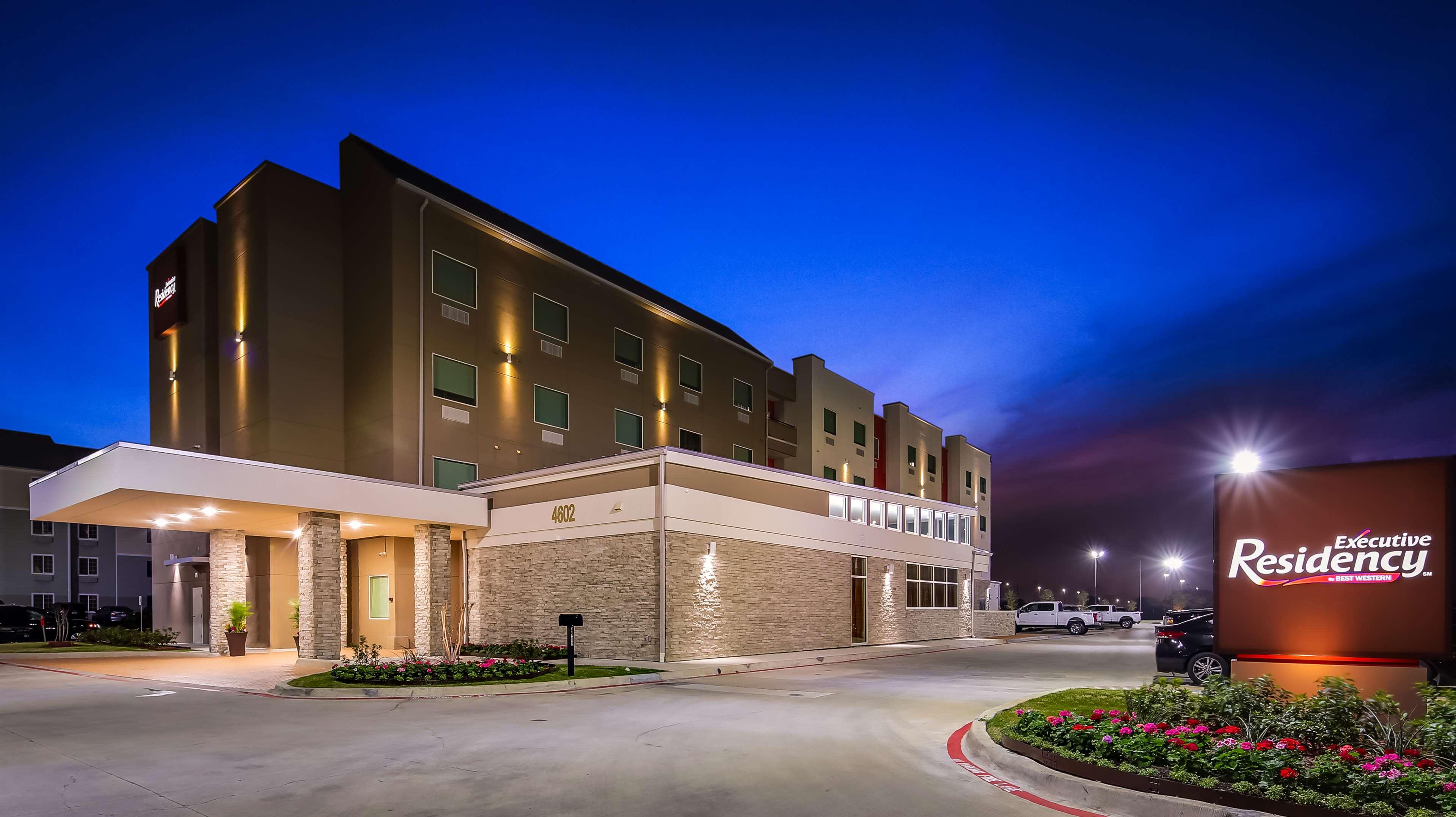 Best Western Plus Executive Residency Baytown — photo 4