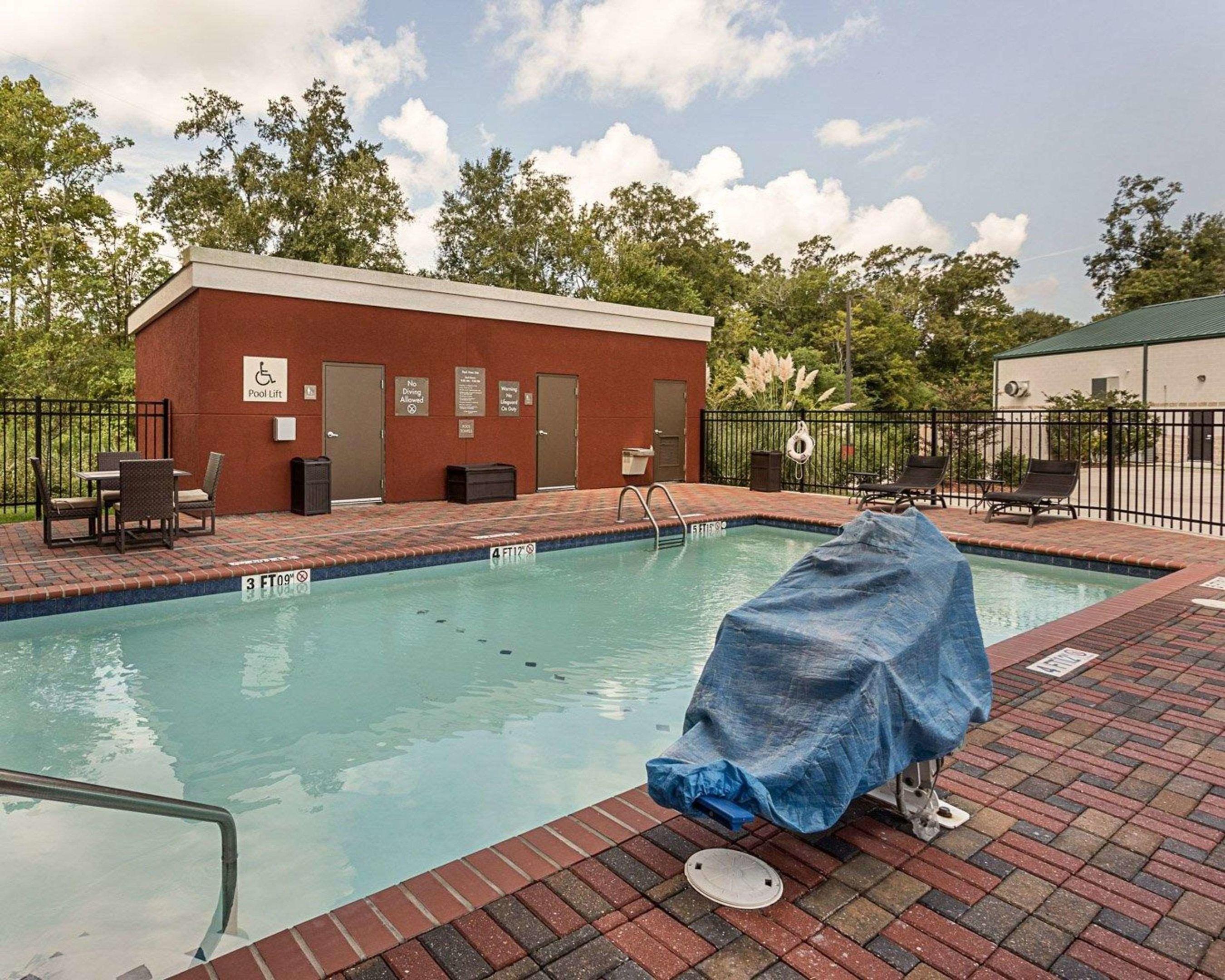 Comfort Suites — photo 4
