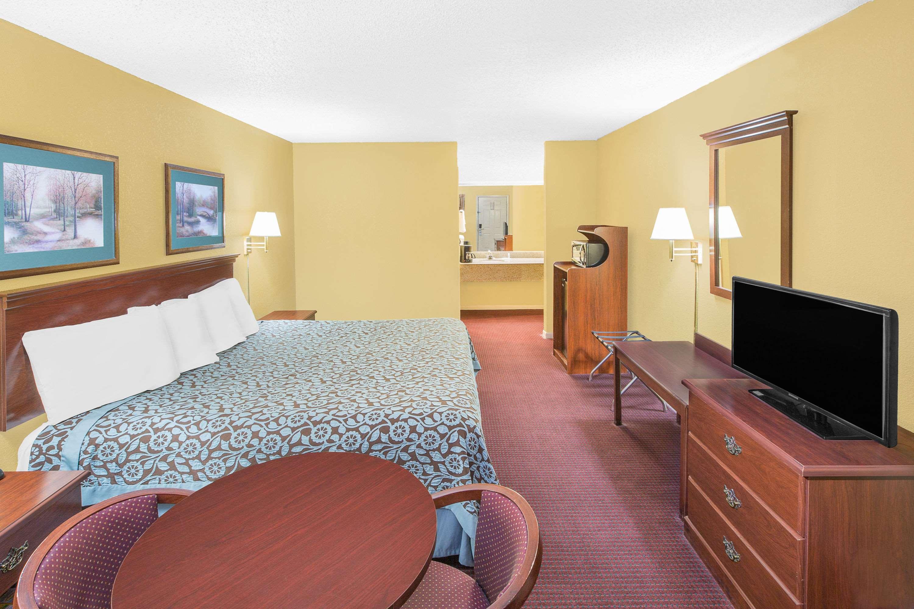 Days Inn by Wyndham N Little Rock East — photo 5