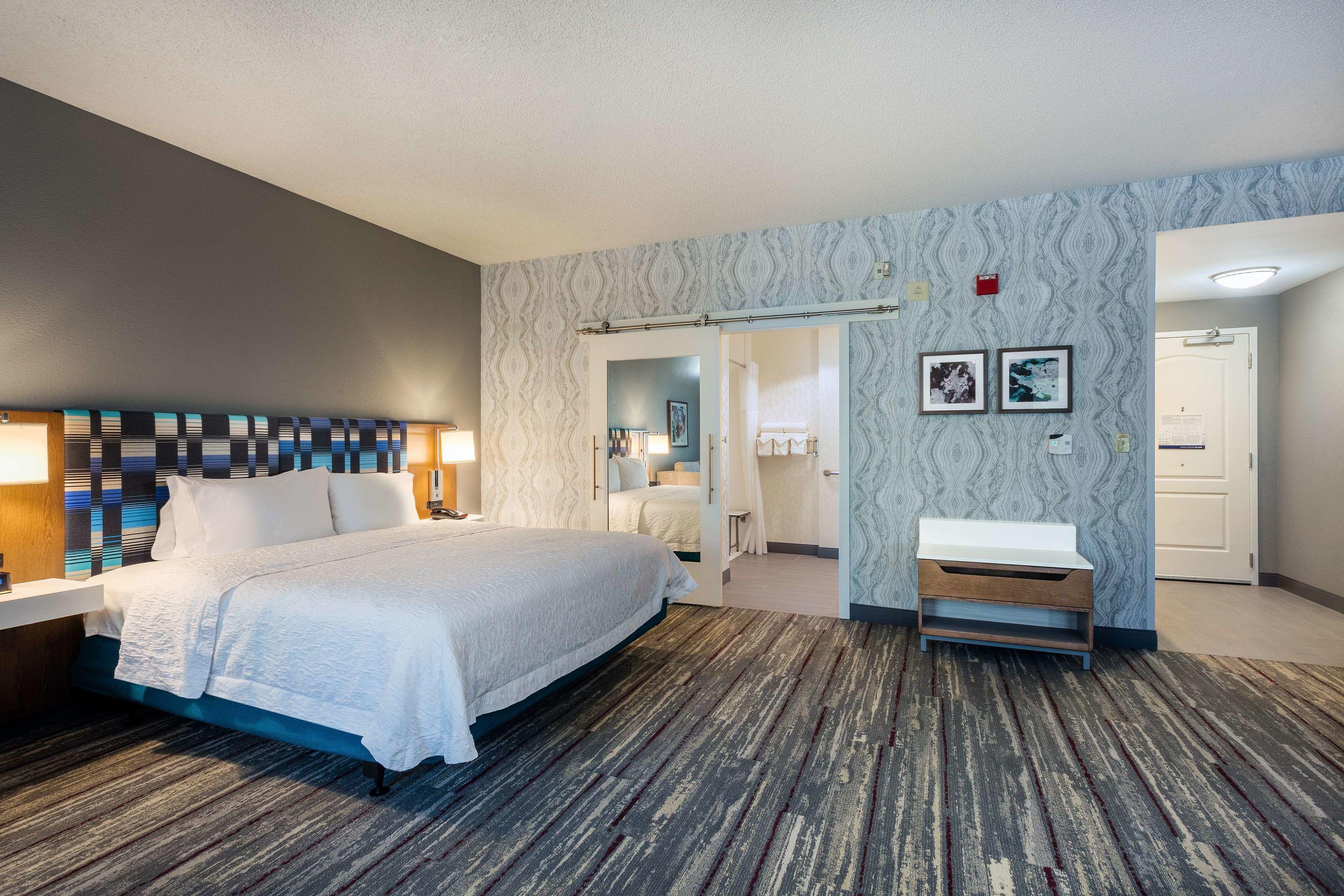 Hampton Inn & Suites Herndon-Reston — photo 4