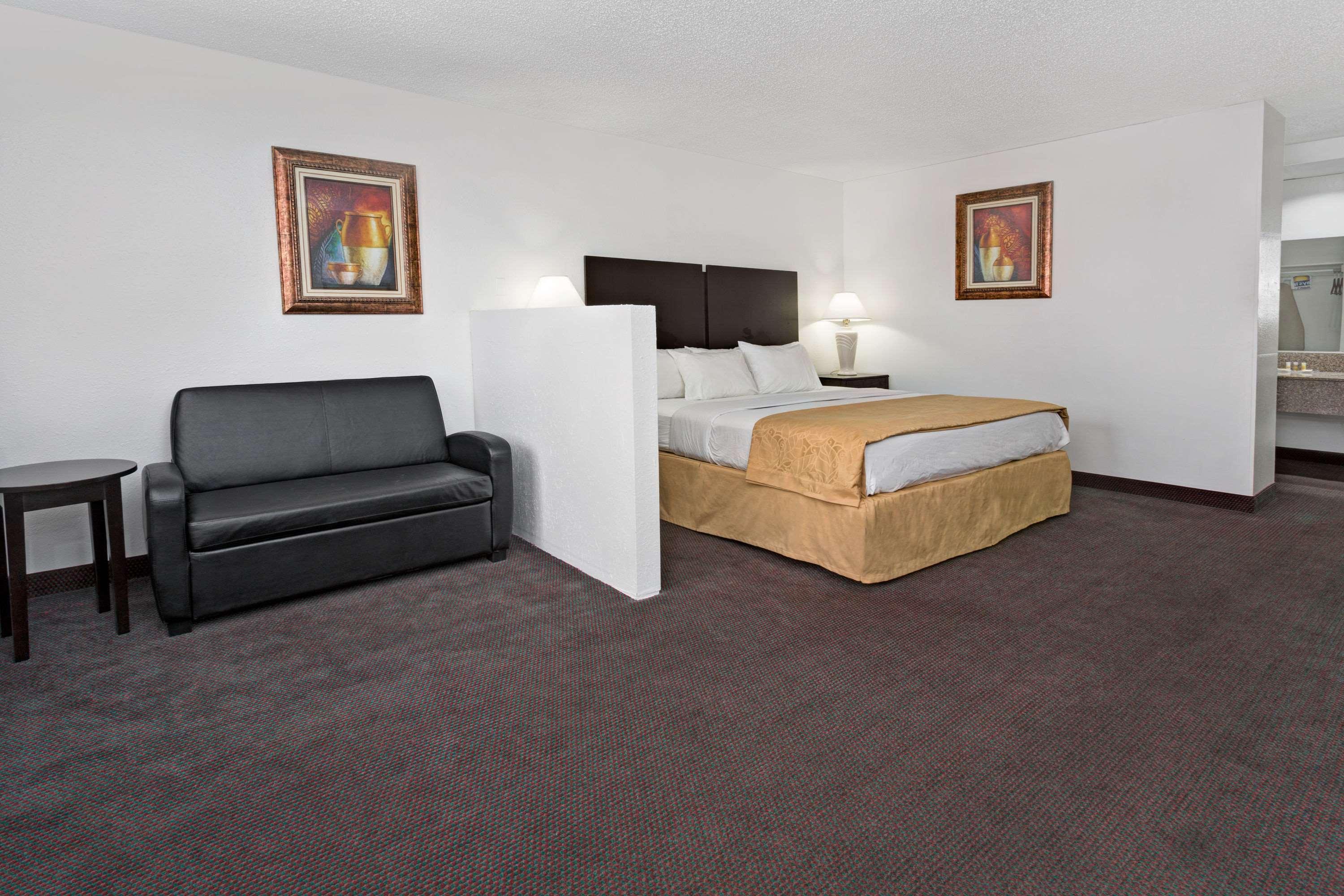 Days Inn & Suites Santa Rosa — photo 4