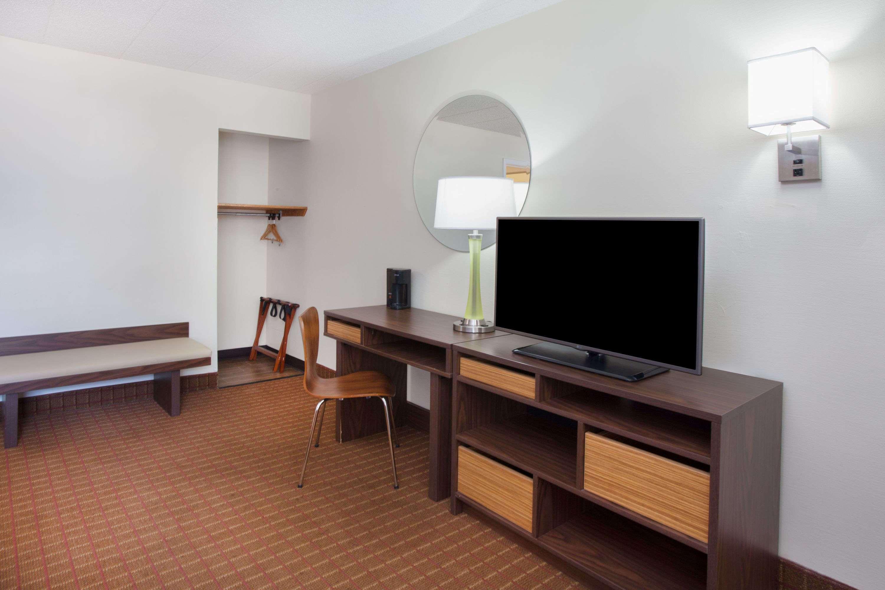 Super 8 by Wyndham Chicago/Rosemont/O'Hare/SE — photo 5