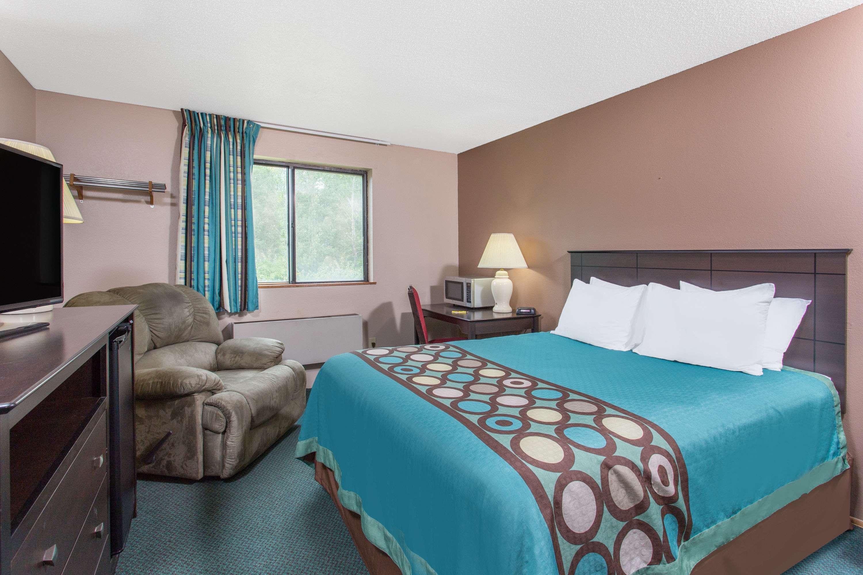 Super 8 by Wyndham Austin MN — photo 4