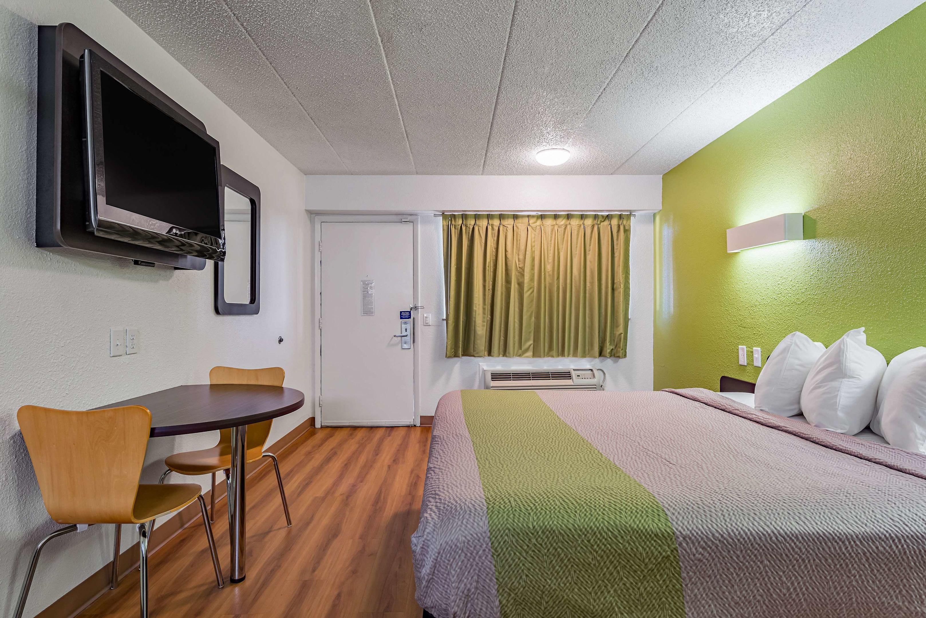 Motel 6 Cincinnati Central - Norwood — photo 4