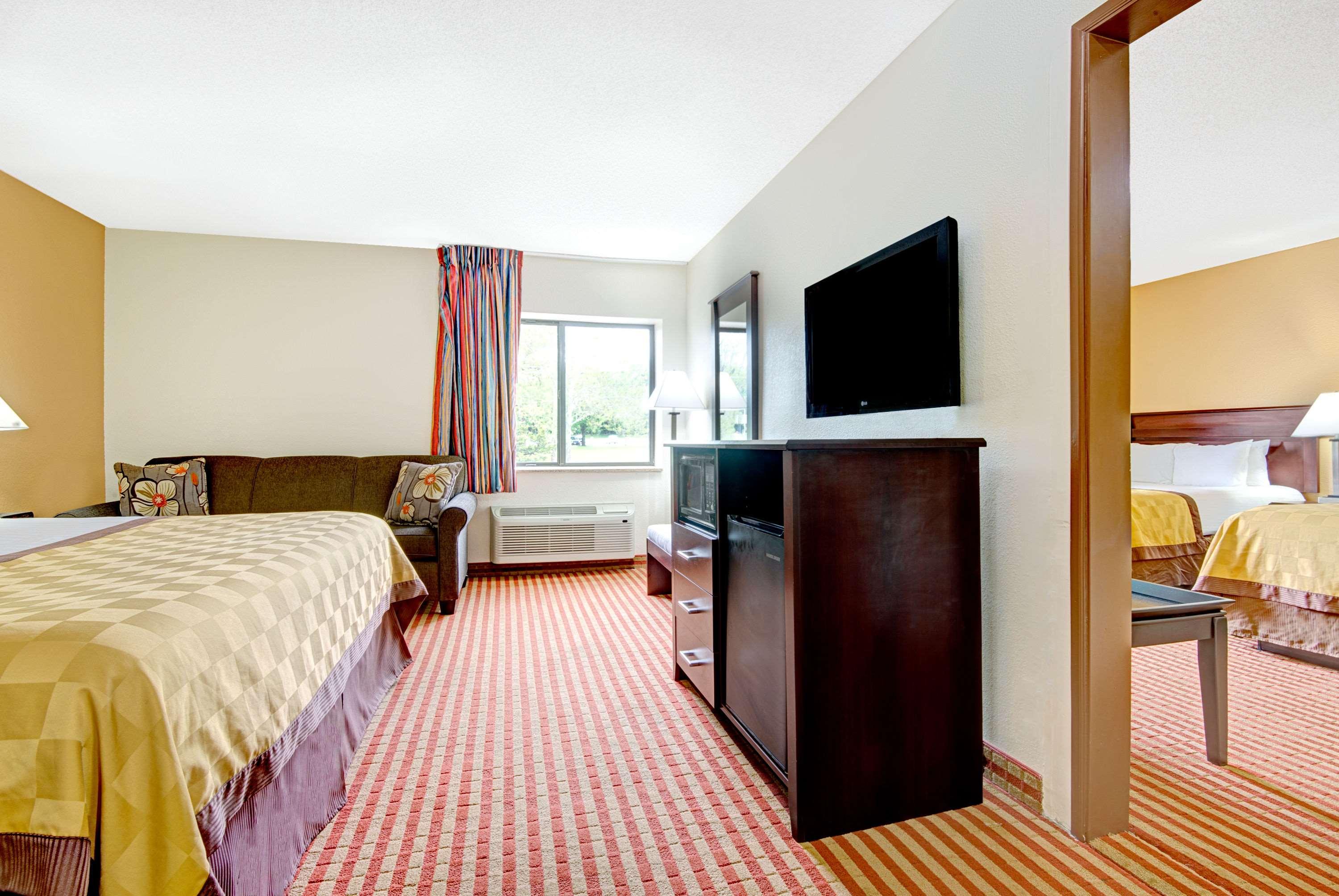 Days Inn & Suites by Wyndham Kansas City South — photo 4