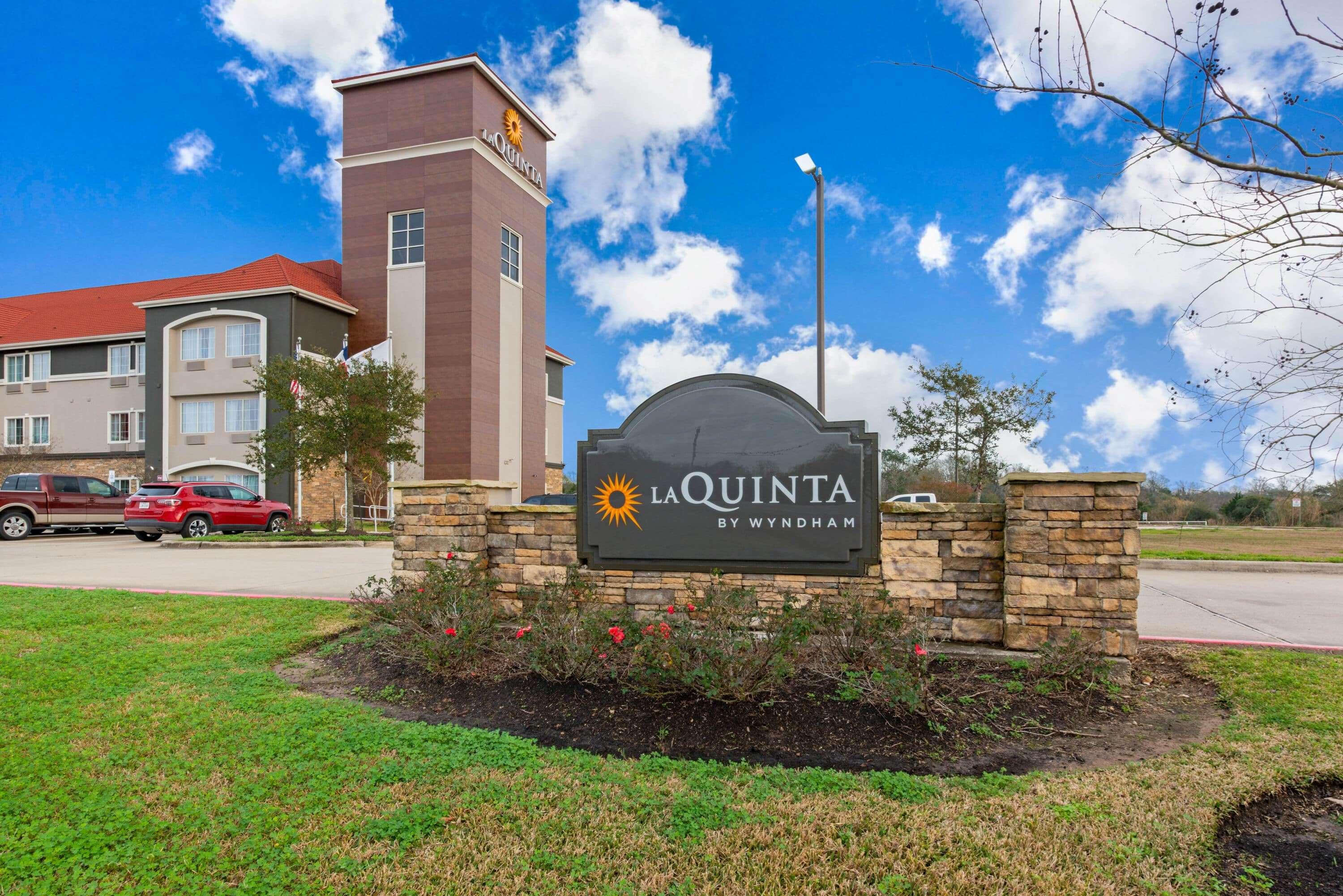 La Quinta Inn & Suites Bridge City — photo 4