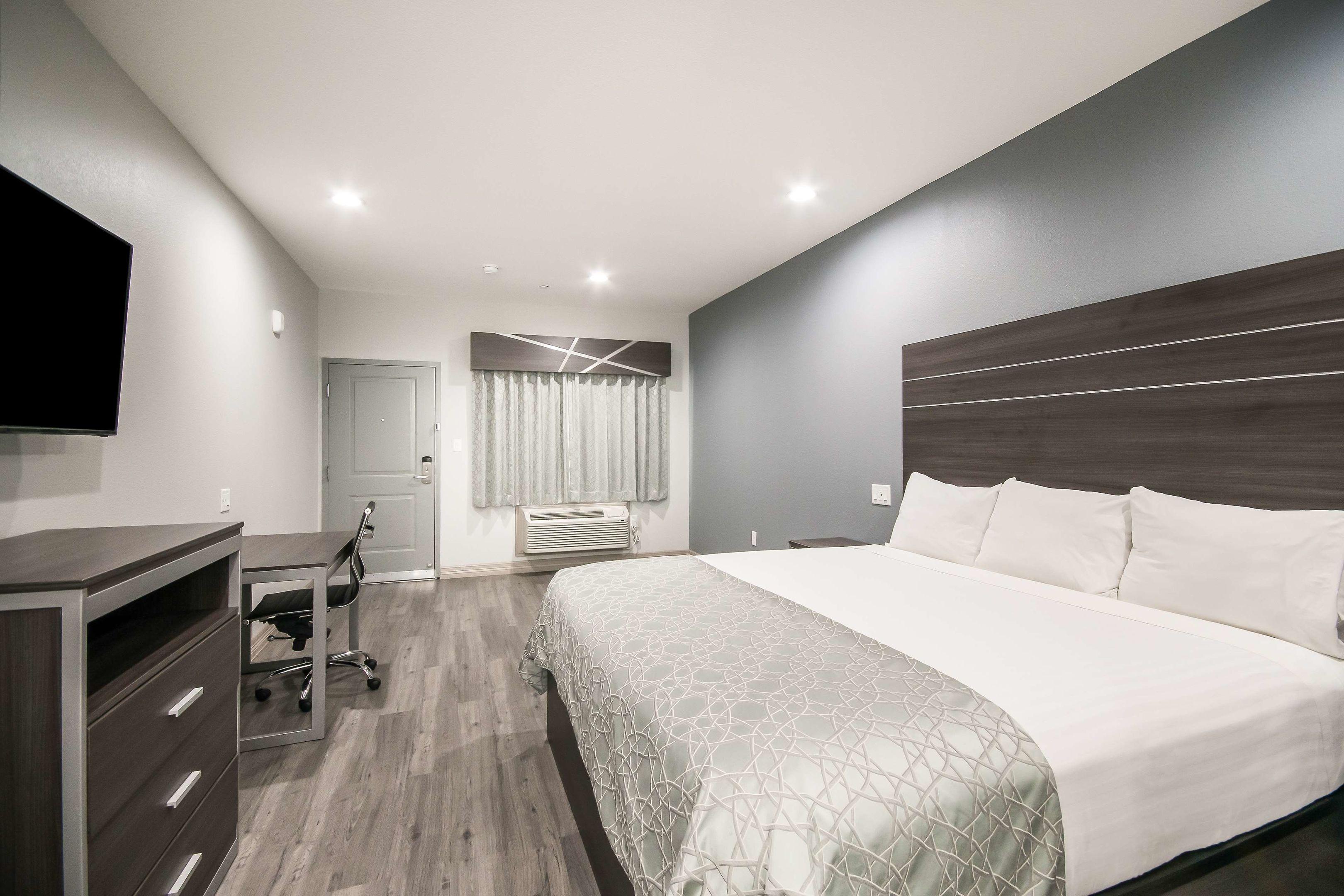 Americas Best Value Inn & Suites Northeast Houston I-610 — photo 4