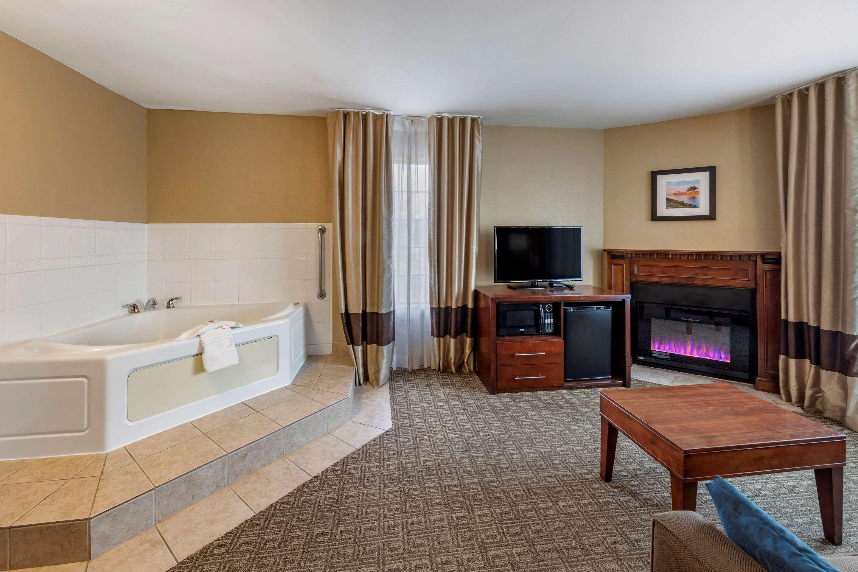 Comfort Inn & Suites Ventura Beach — photo 4
