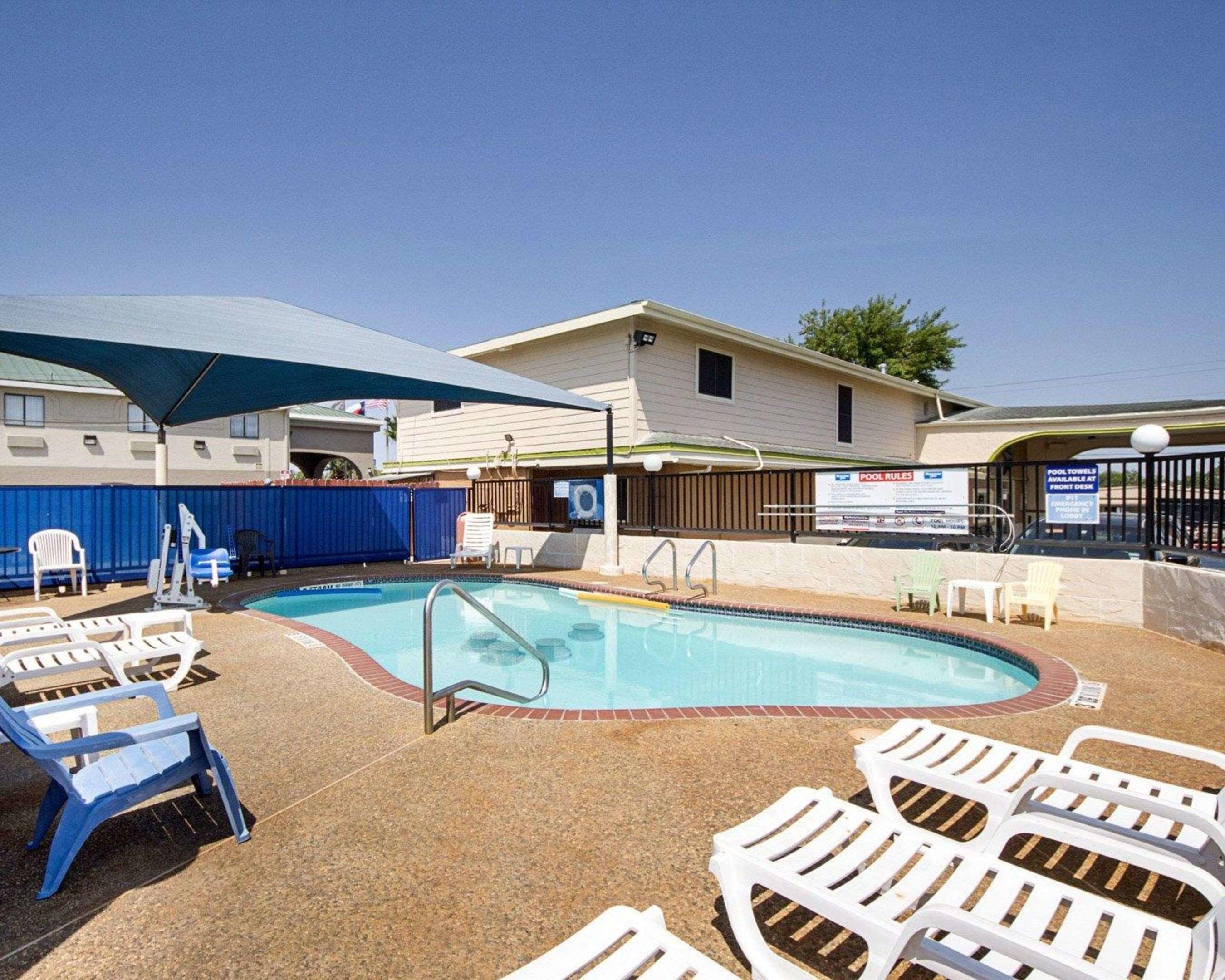 Rodeway Inn At Lackland Afb — photo 5