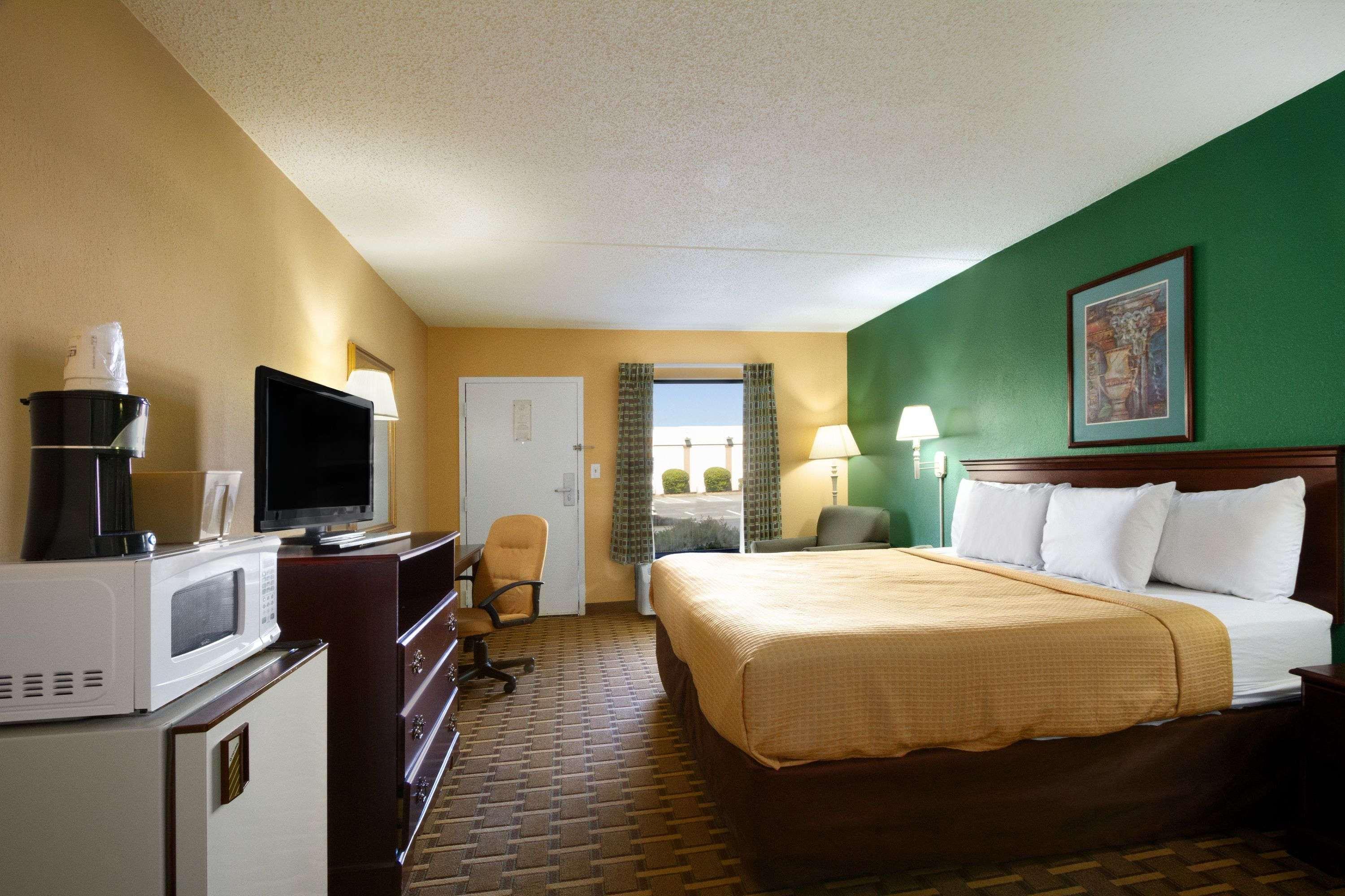 Days Inn & Suites Duncan/Spartanburg — photo 5