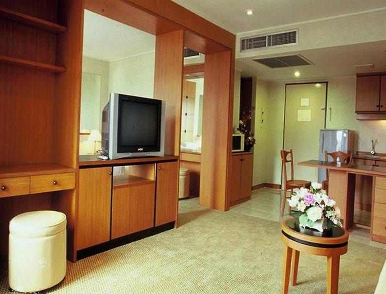 Oakwood Hotel & Residence Bangkok — photo 4