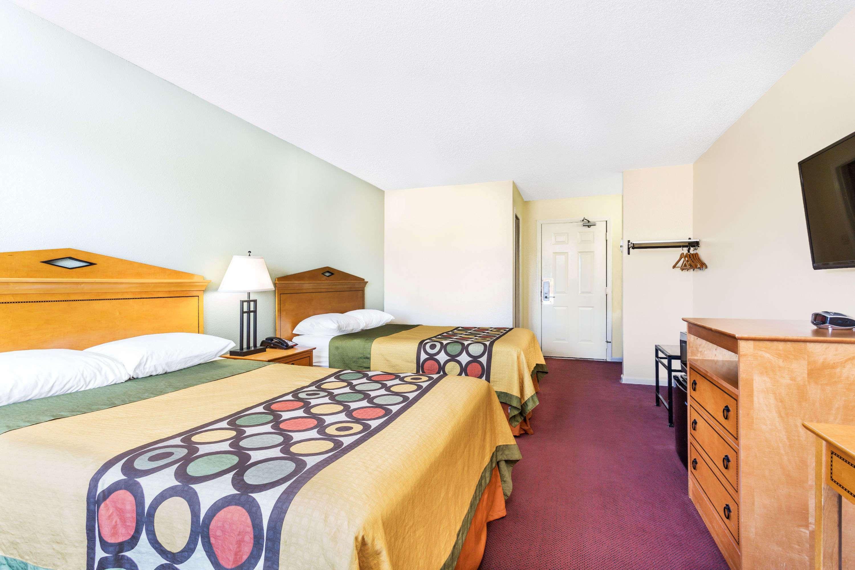 Super 8 by Wyndham Manning — photo 4