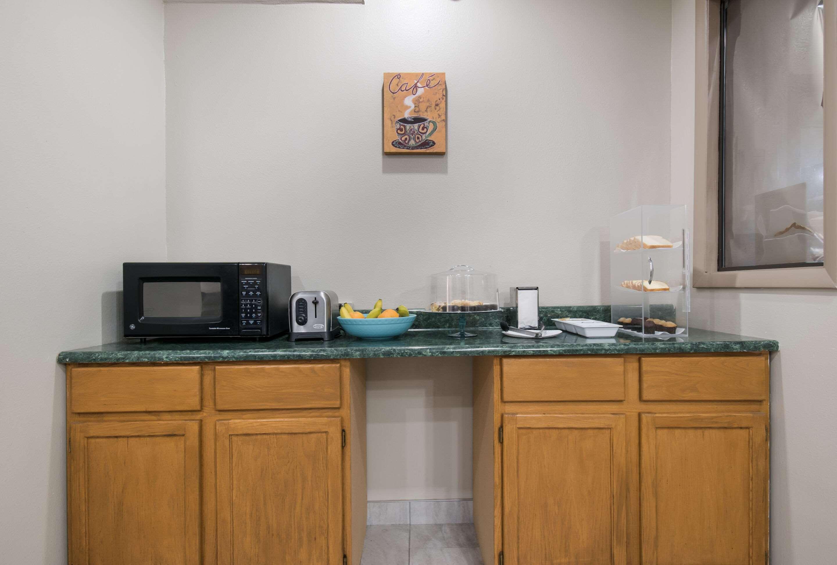 Rodeway Inn Wormleysburg - Harrisburg — photo 4