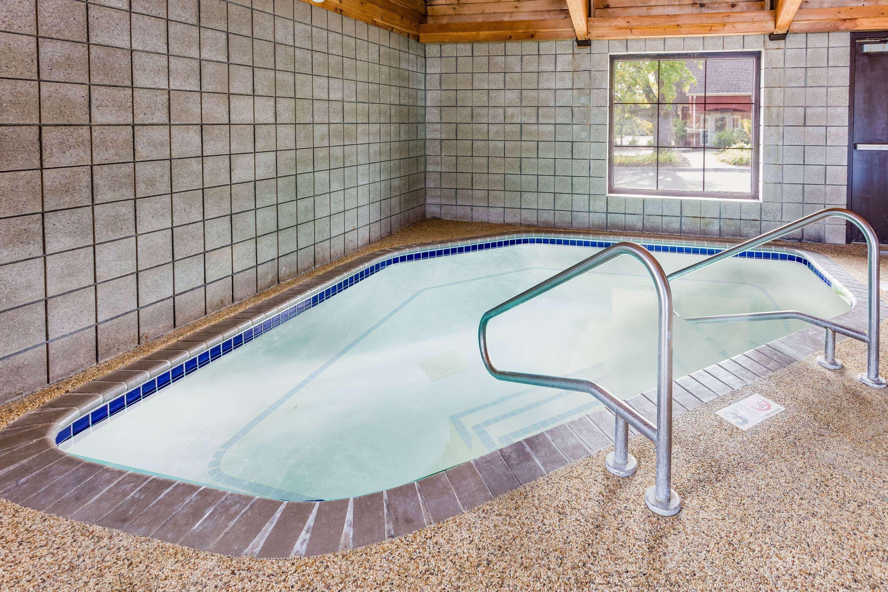 AmericInn by Wyndham Hotel and Suites Long Lake — photo 4