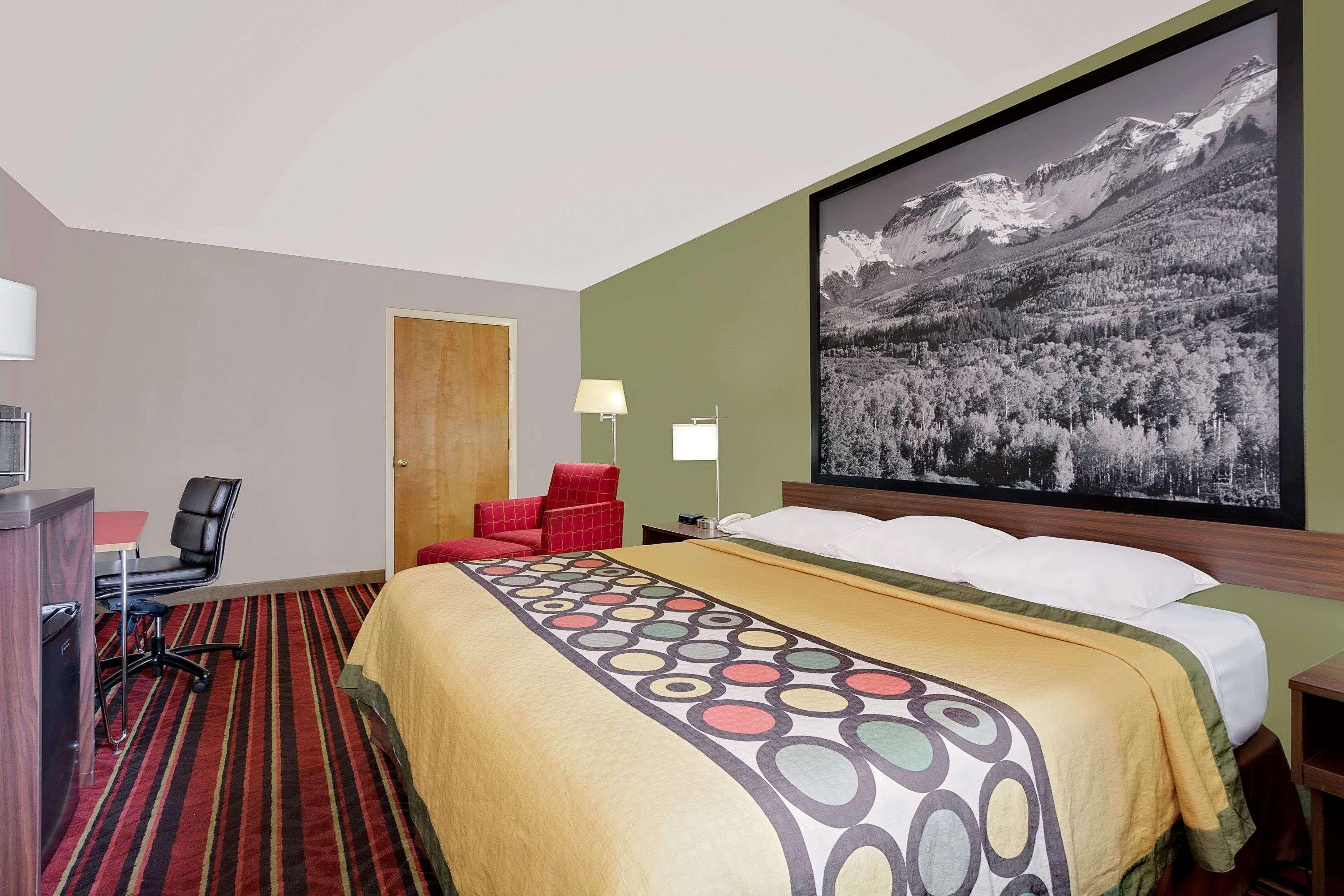 Super 8 by Wyndham Denver Central — photo 4