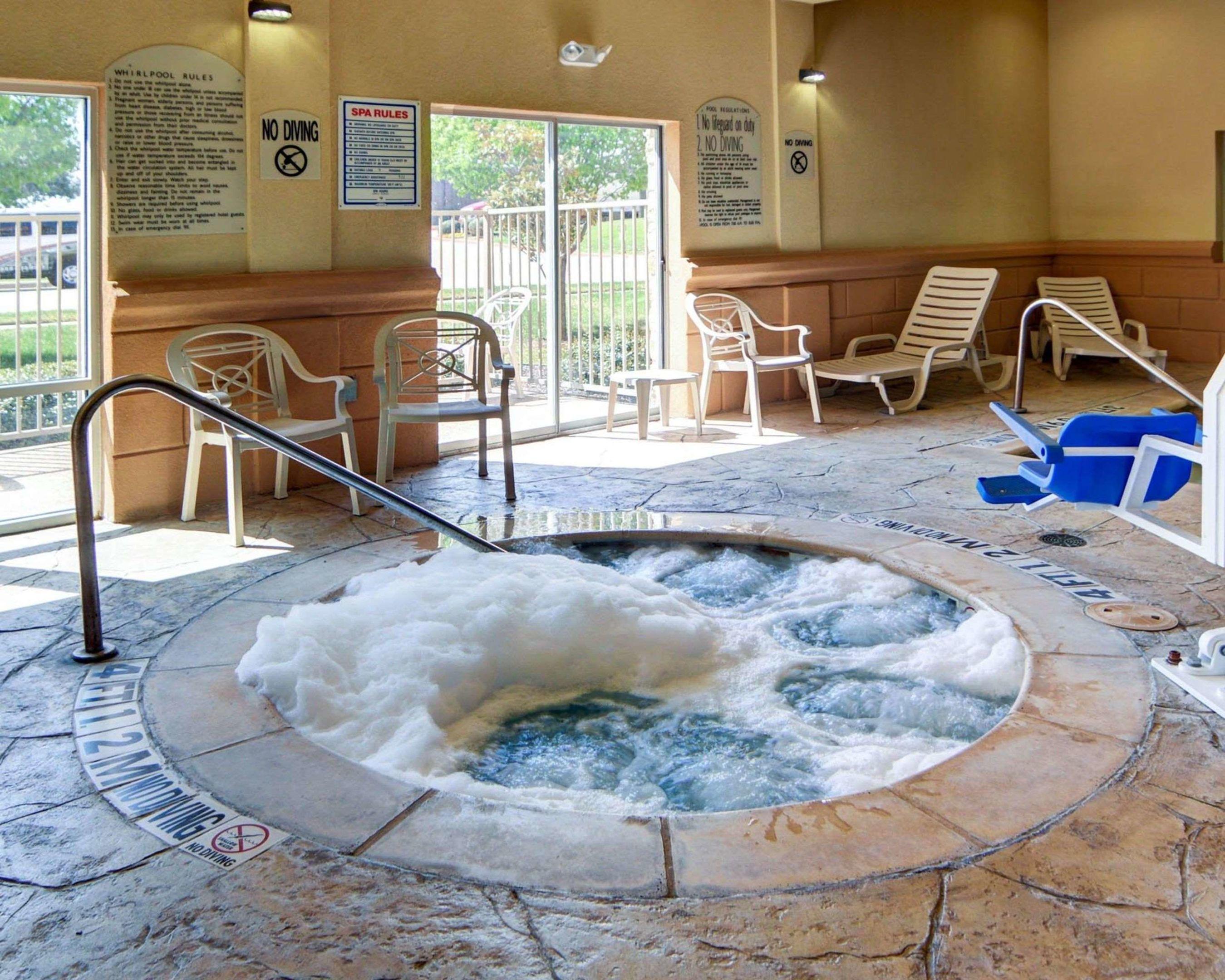 Comfort Suites Benbrook — photo 4