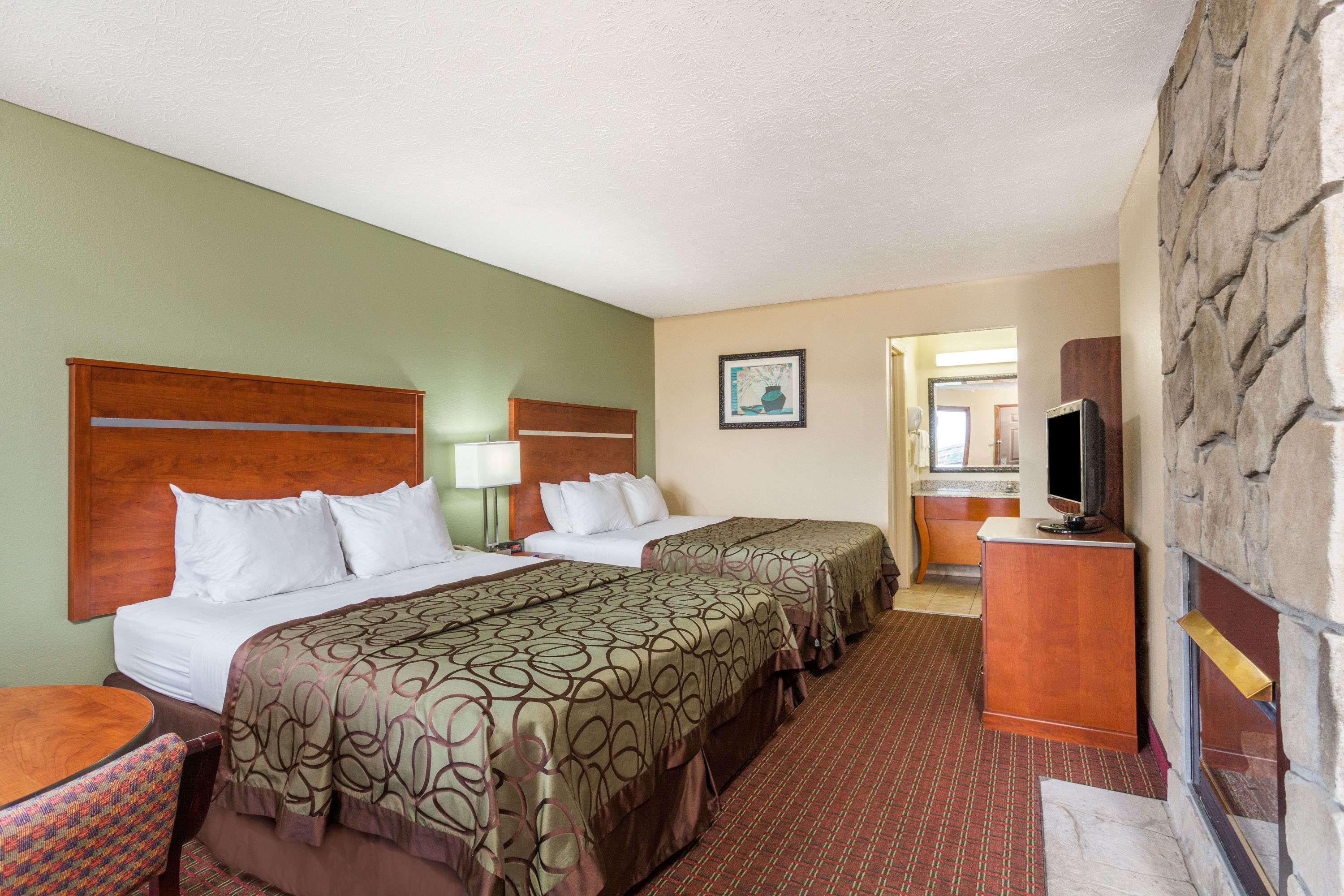 Baymont by Wyndham Pigeon Forge — photo 5