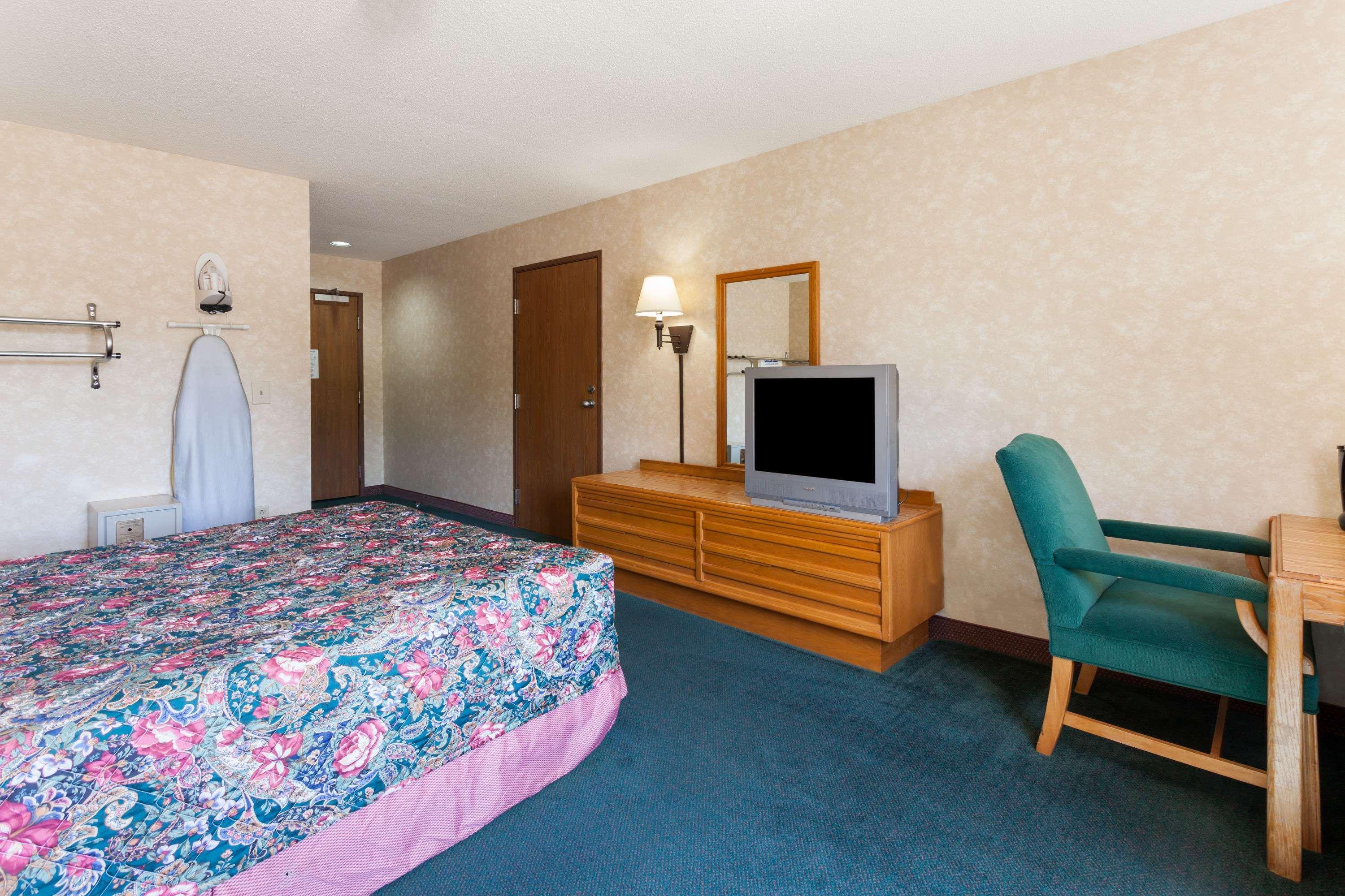 Days Inn and Suites Dundee — photo 3