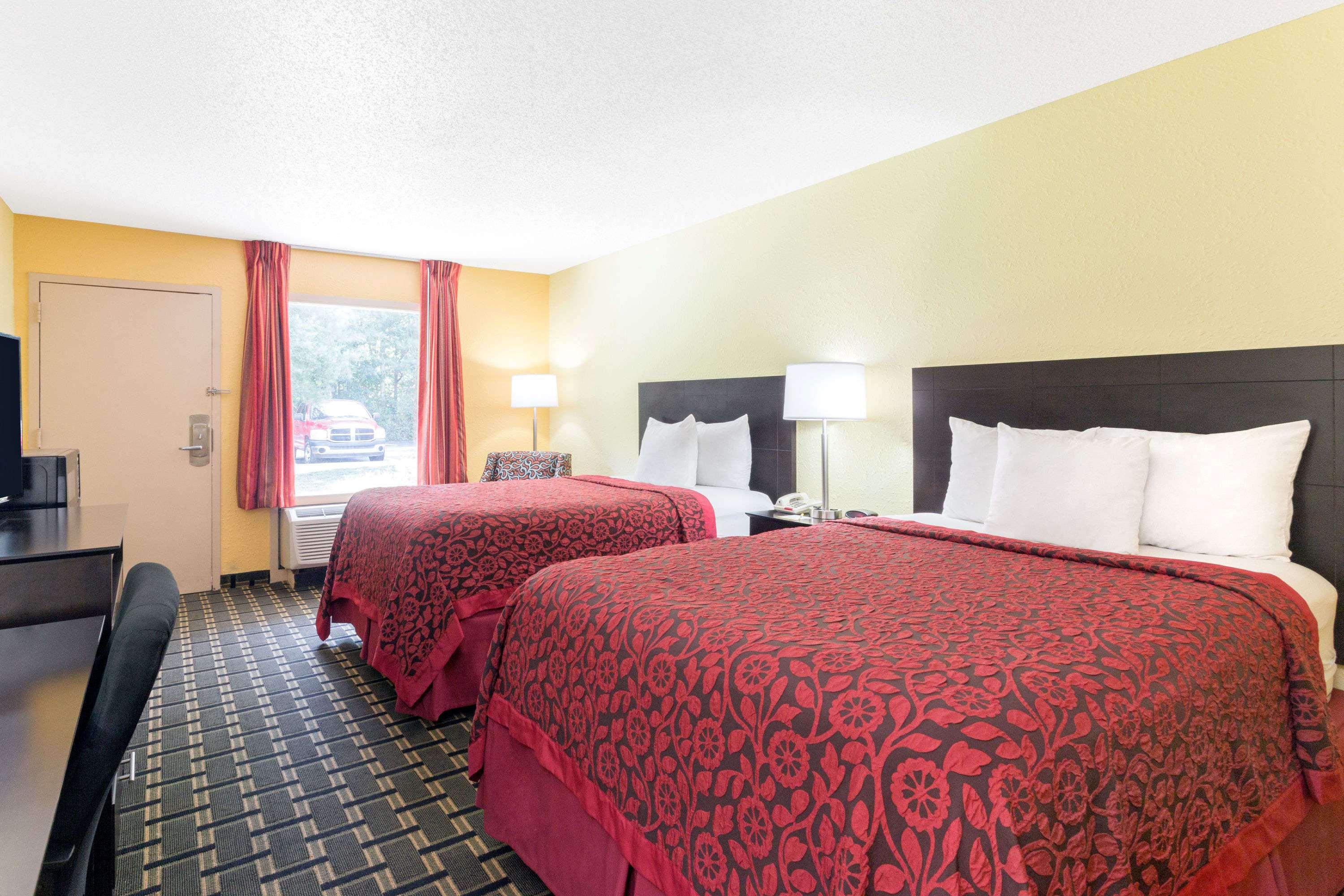 Days Inn by Wyndham Savannah Airport — photo 5
