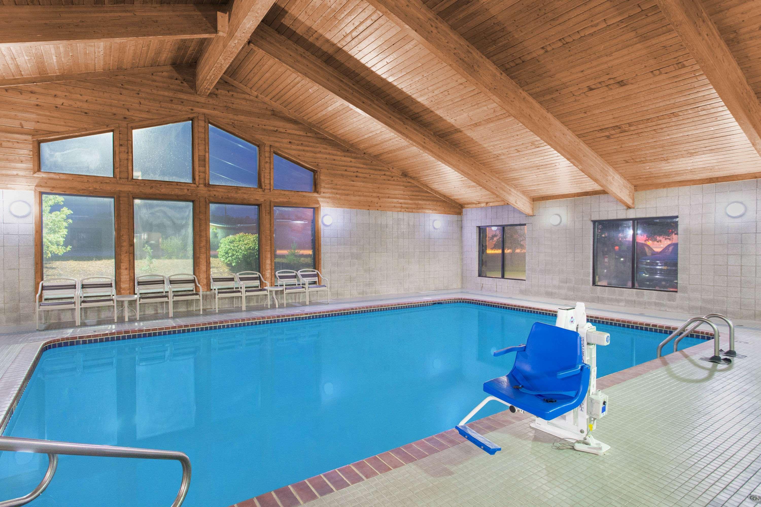 AmericInn Lodge & Suites Burlington — photo 5