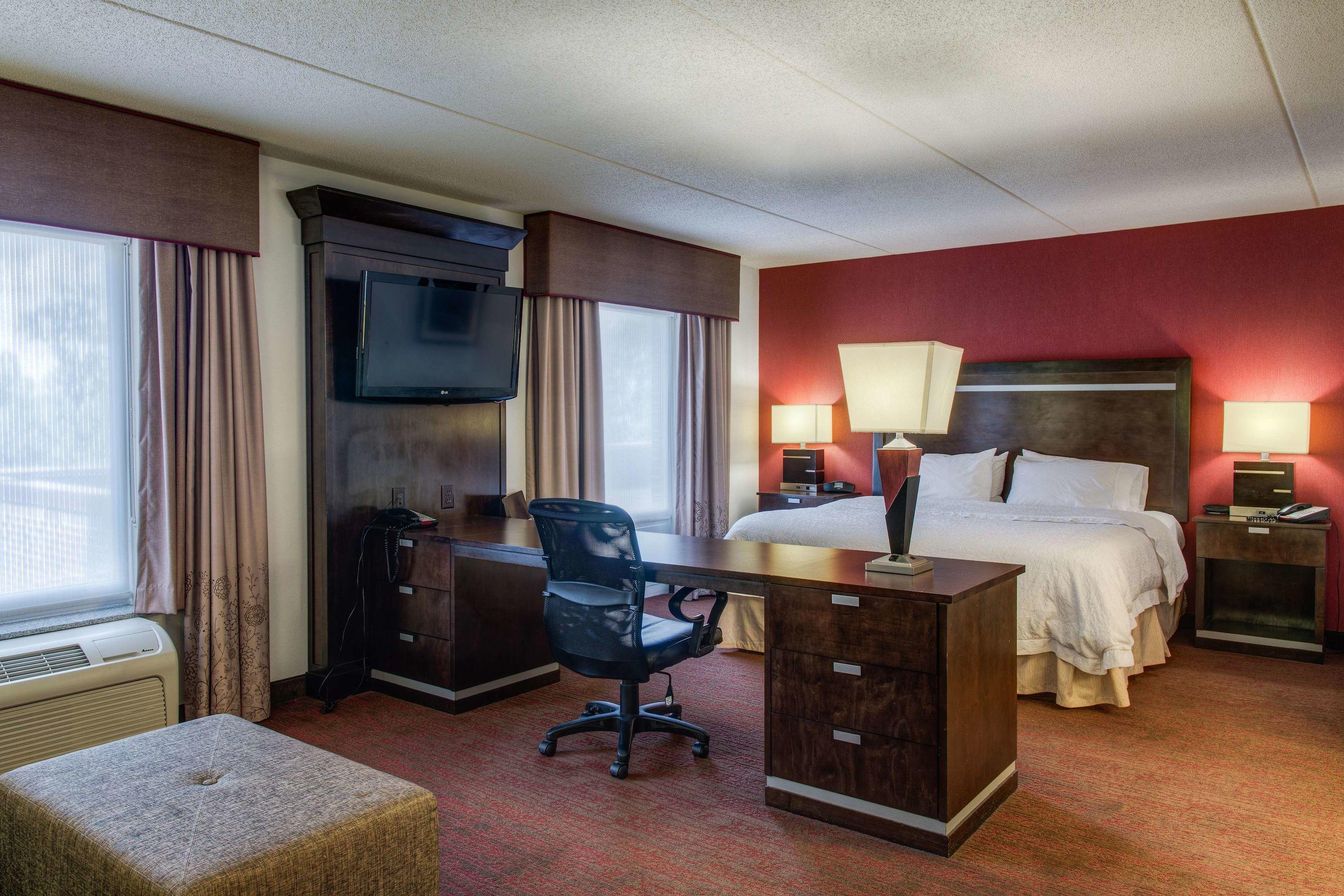 Hampton Inn & Suites Detroit/Airport Romulus — photo 3