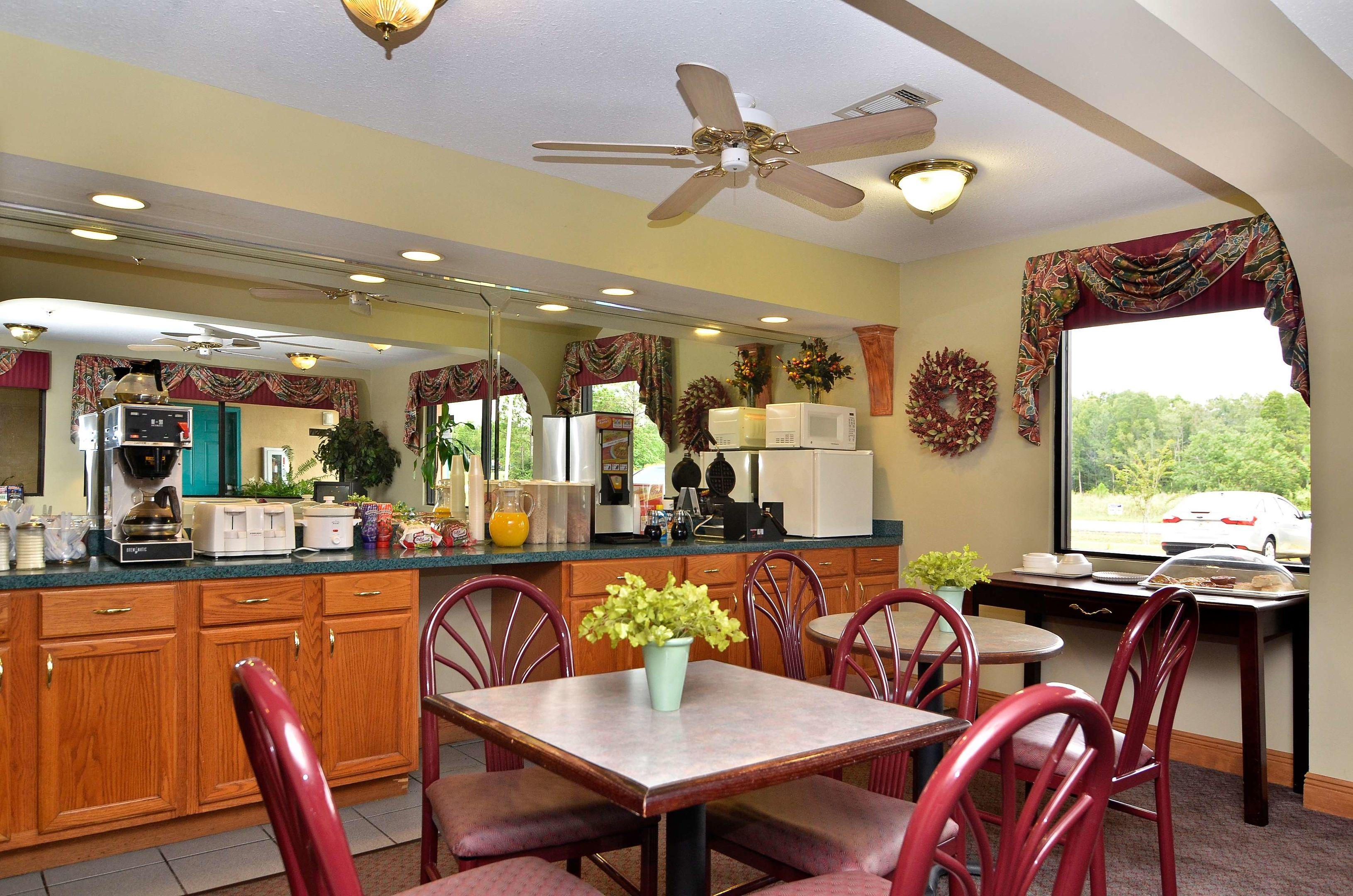 Americas Best Value Inn & Suites — photo 4