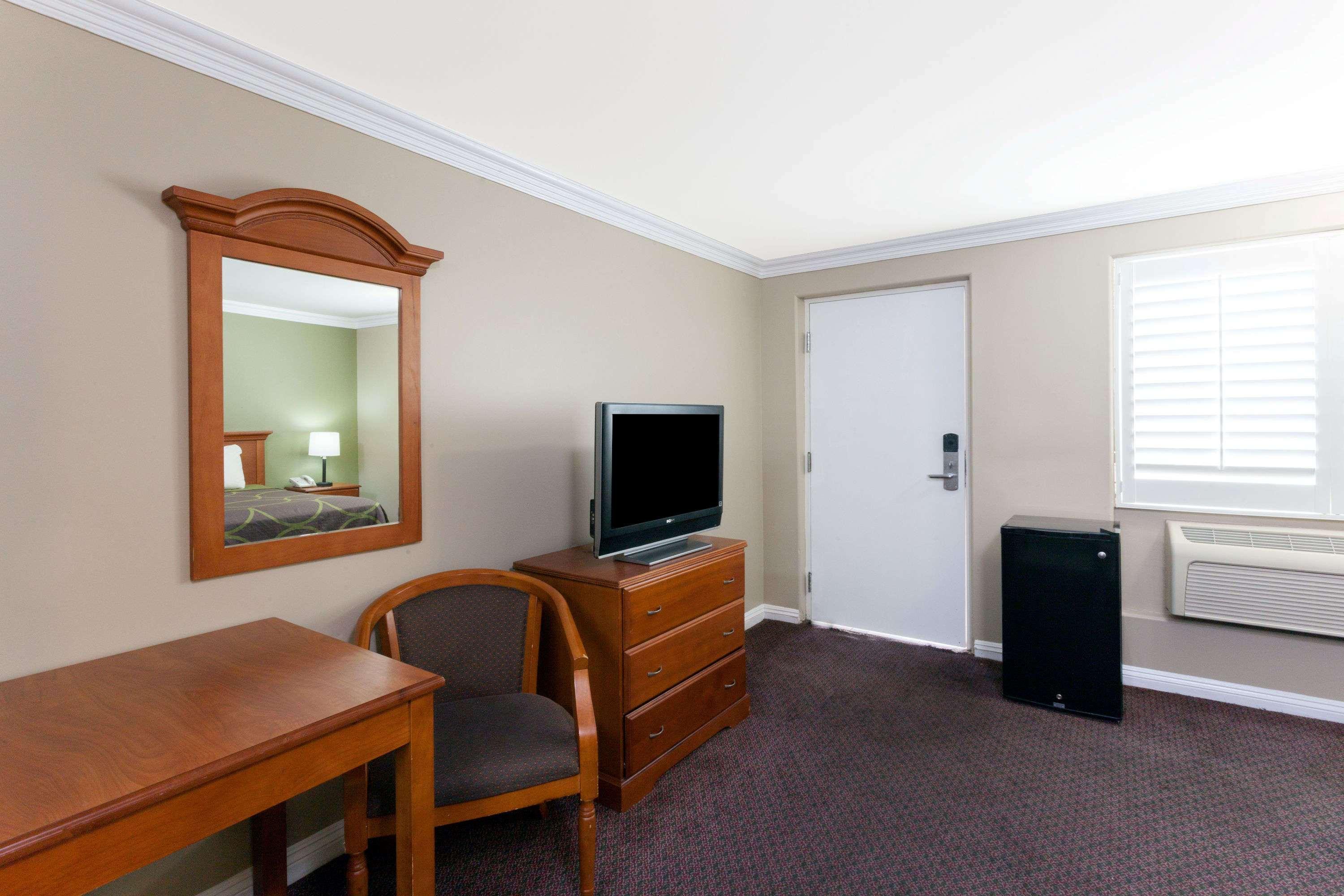 Super 8 by Wyndham Torrance LAX Airport Area — photo 5