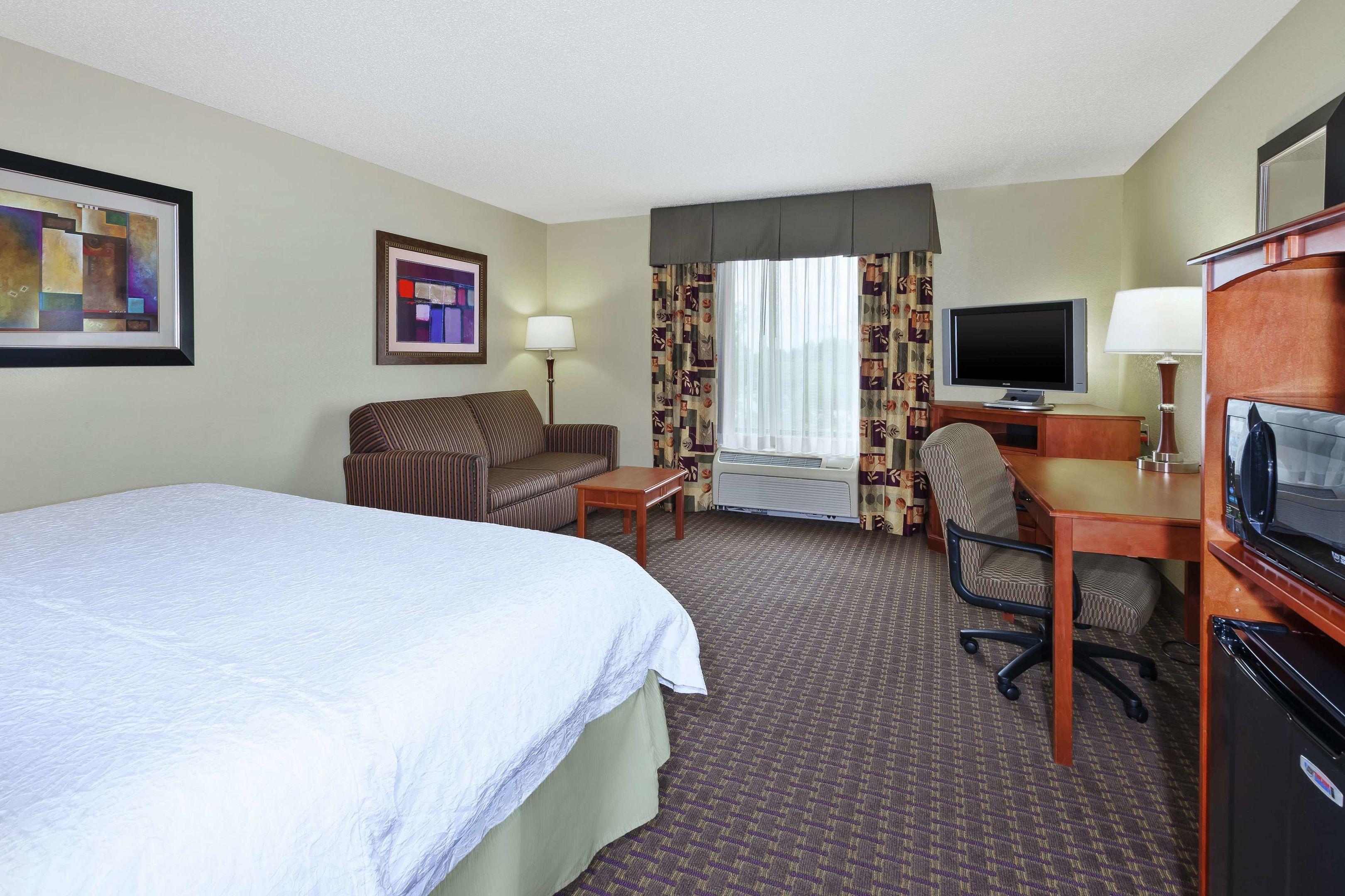Hampton Inn & Suites Grand Rapids-Airport 28th St — photo 4