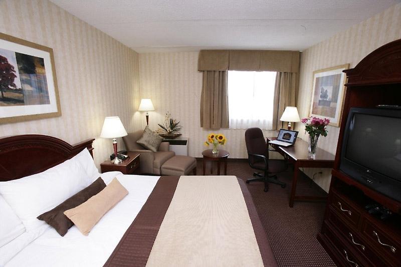 Best Western Plus Toronto Airport Hotel — photo 5